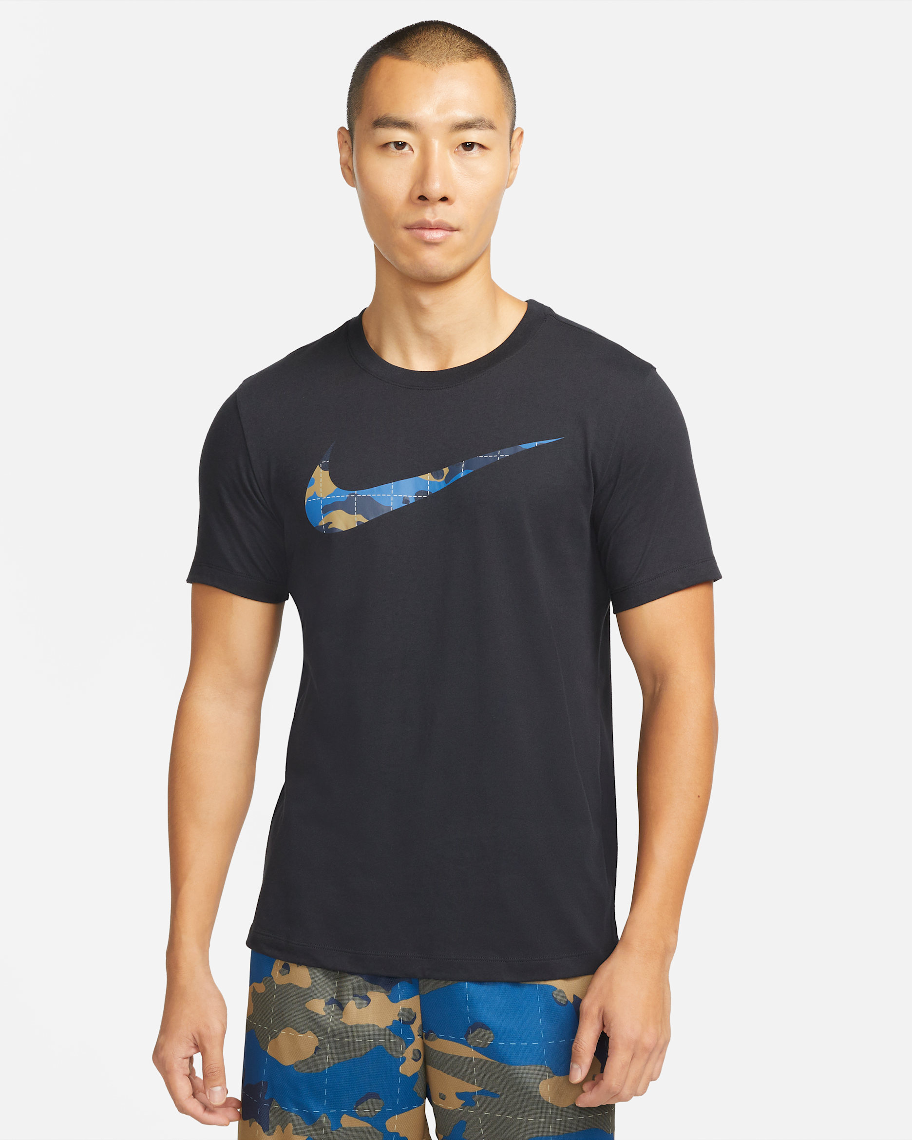 เสื้อยืดเทรนนิ่งผู้ชายมีกราฟิก Nike Dri-FIT - ดำ/Court Blue