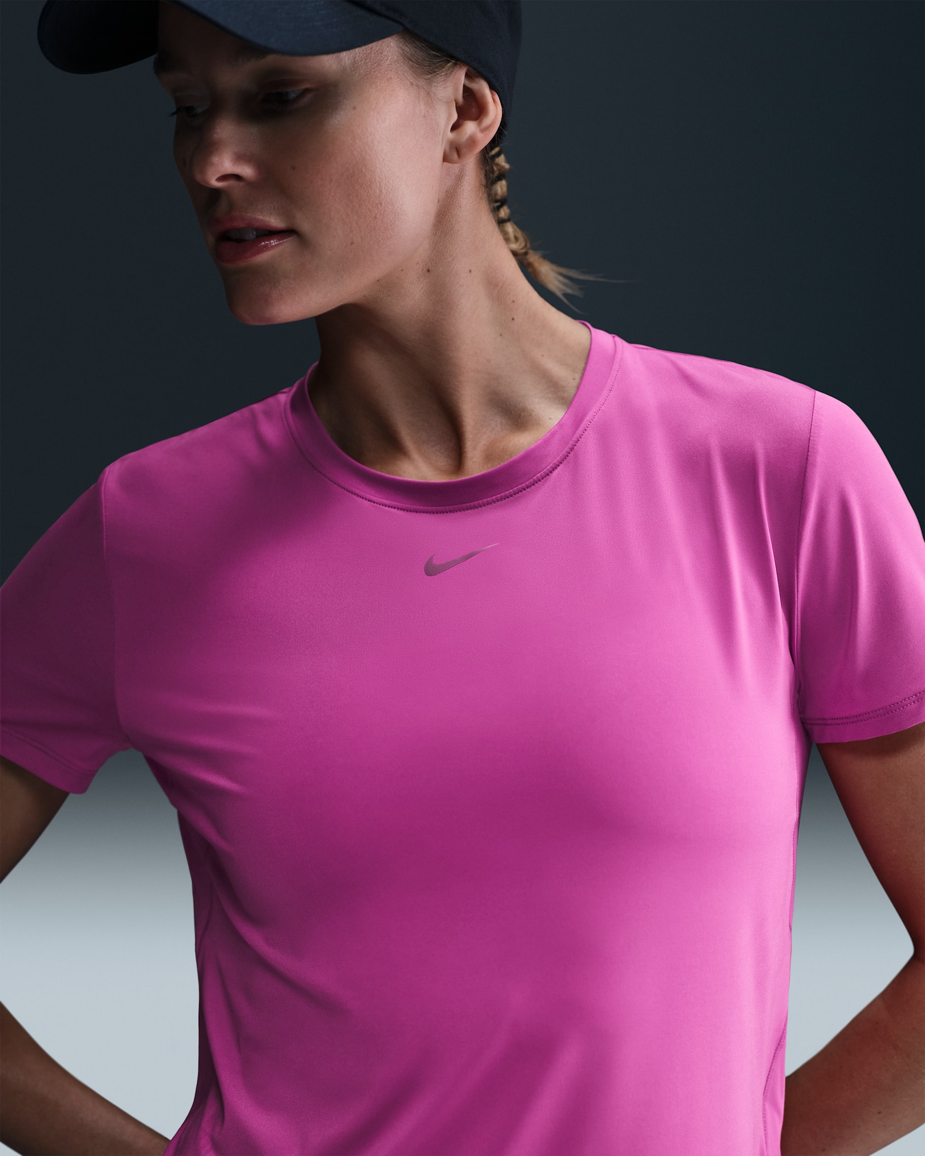 Playera de manga corta Dri-FIT para mujer Nike One Classic - Fucsia cálido/Negro