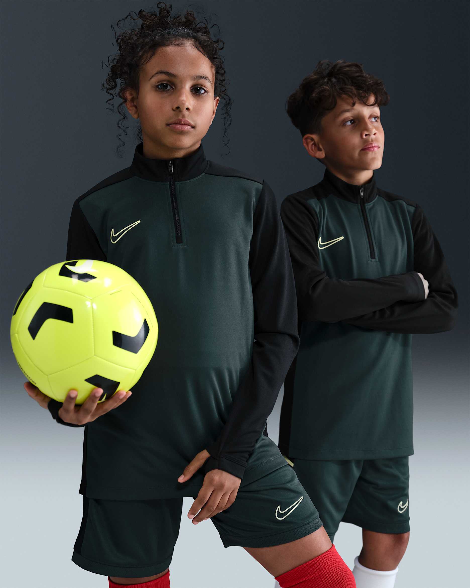 Nike Academy Older Kids' Dri-FIT Long-Sleeve 1/4-Zip Football Drill Top - Seaweed/Black/Limelight
