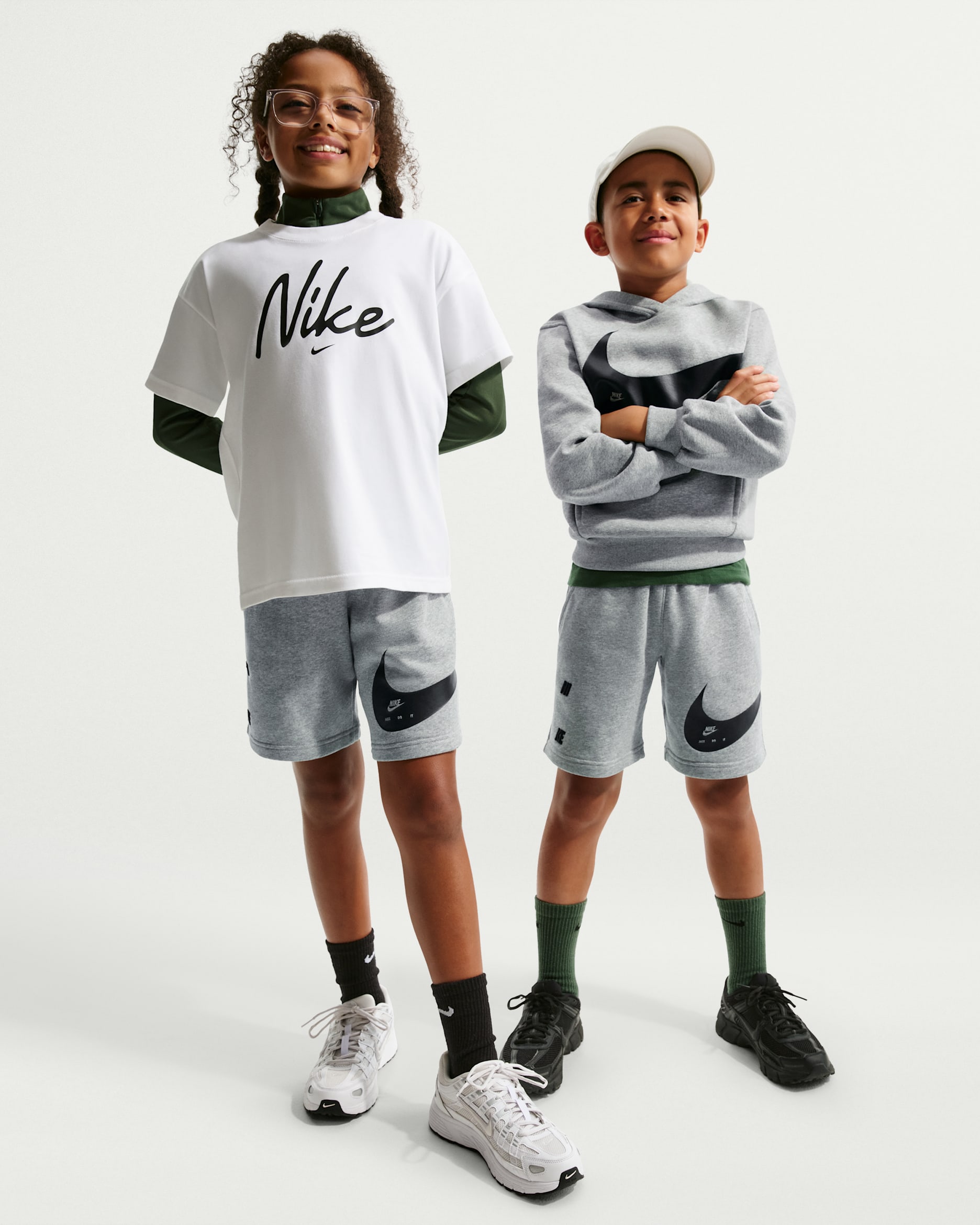 Nike Sportswear Club Older Kids' French Terry Shorts - Dark Grey Heather/Black
