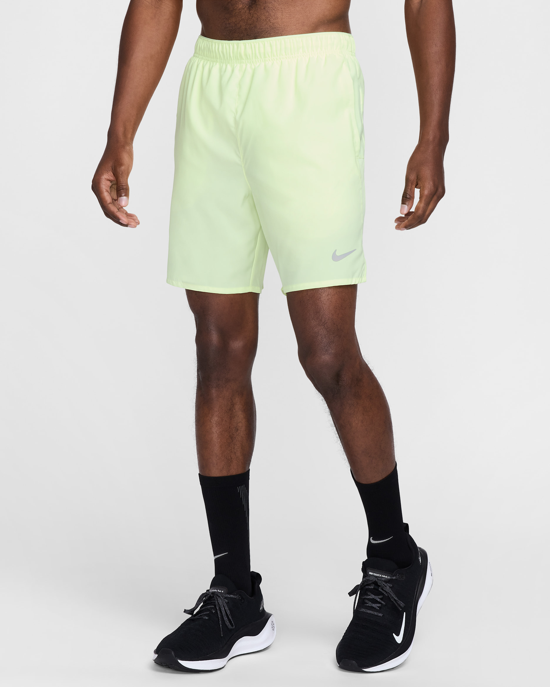 Męskie spodenki do biegania z wszytą bielizną Dri-FIT Nike Challenger 18 cm - Barely Volt/Barely Volt/Barely Volt