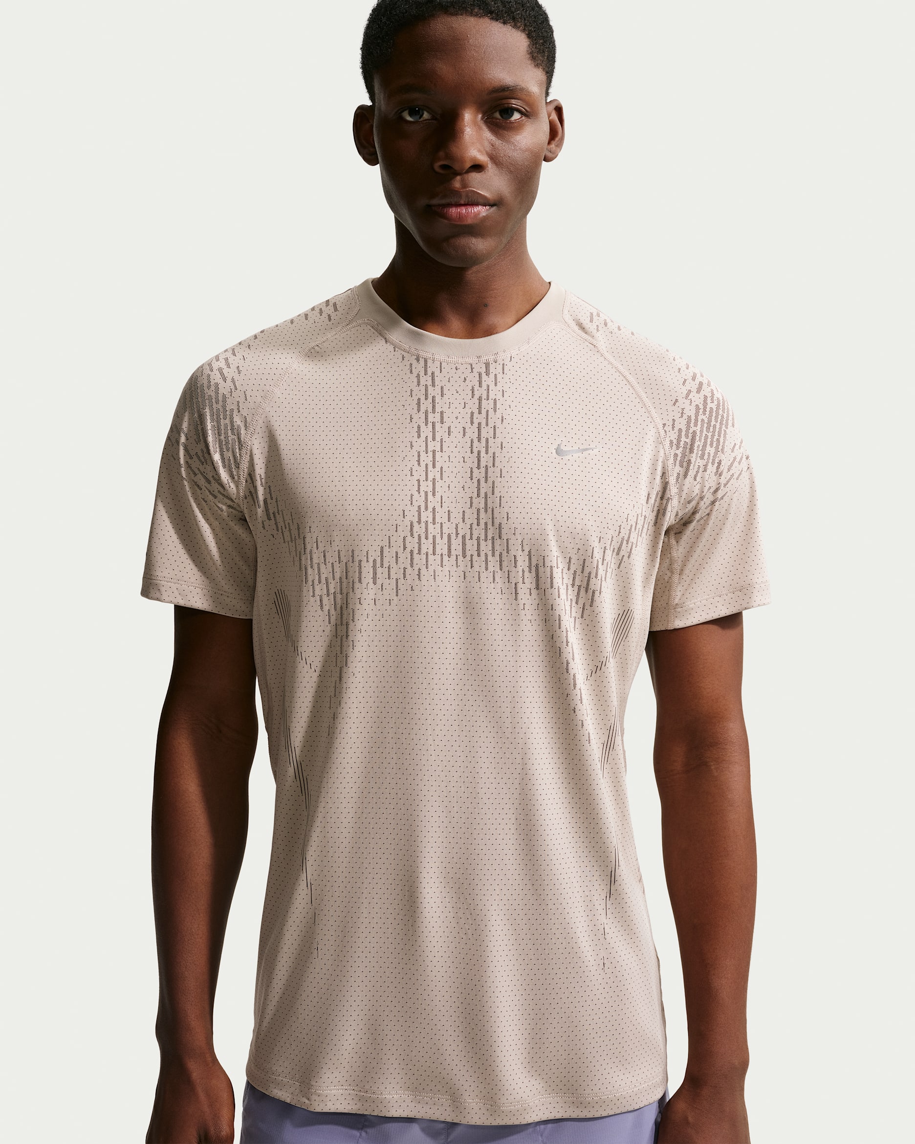 Pánské běžecké tričko Nike Stride Dri-FIT ADV s krátkým rukávem - Cream II/Mink Brown