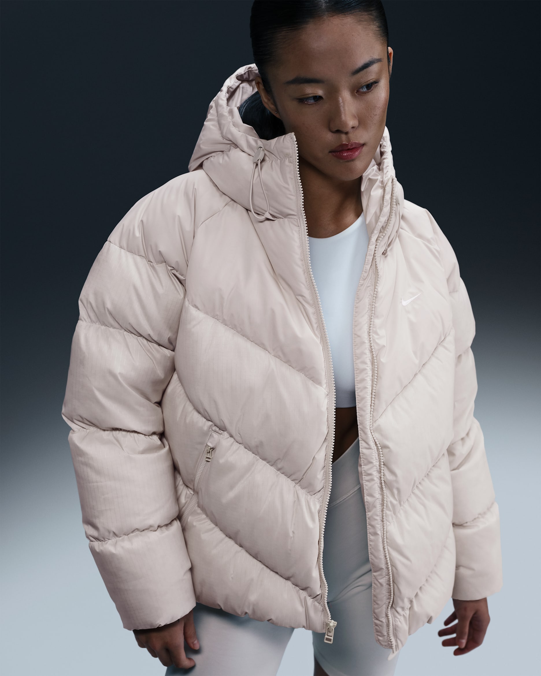 ナイキ スポーツウェア ウィンドパファー ウィメンズ Storm-FIT ルーズ ダウン ジャケット - ライトオールウッドブラウン/ホワイト
