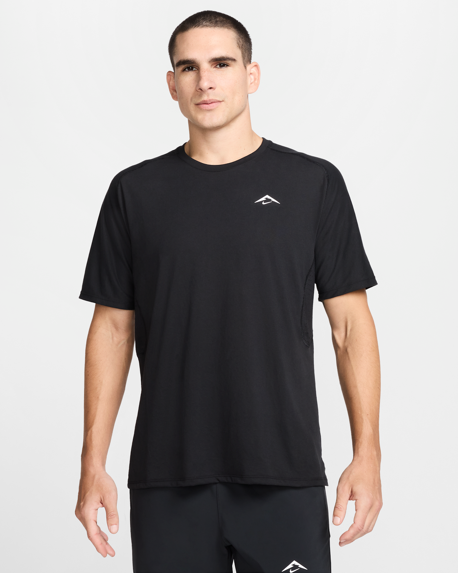 Nike Trail Solar Chase Men's Dri-FIT ADV Short-Sleeve Running Top - Black/Summit White
