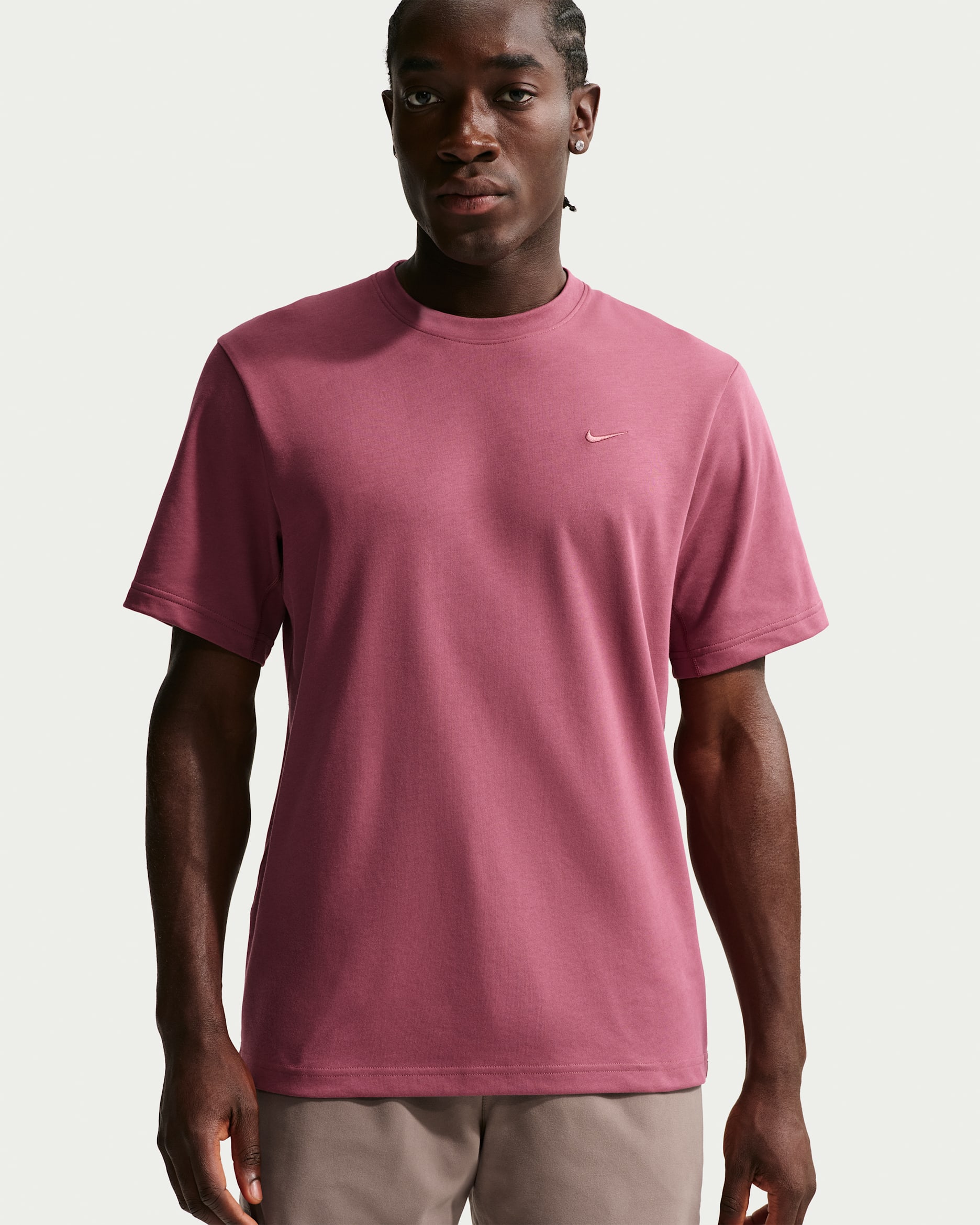 Playera versátil de manga corta para hombre Nike Primary - Rosa humo/Rosa humo