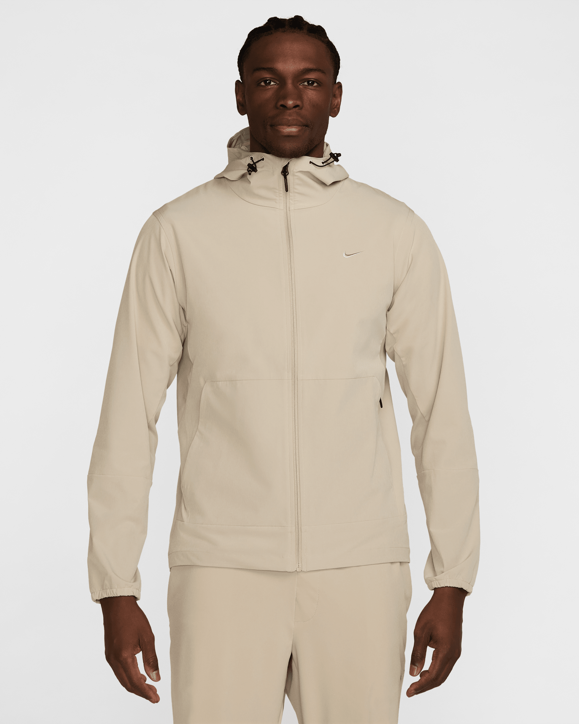 Chamarra versátil Repel con gorro para hombre Nike Unlimited - Caqui desierto/Negro/Caqui desierto