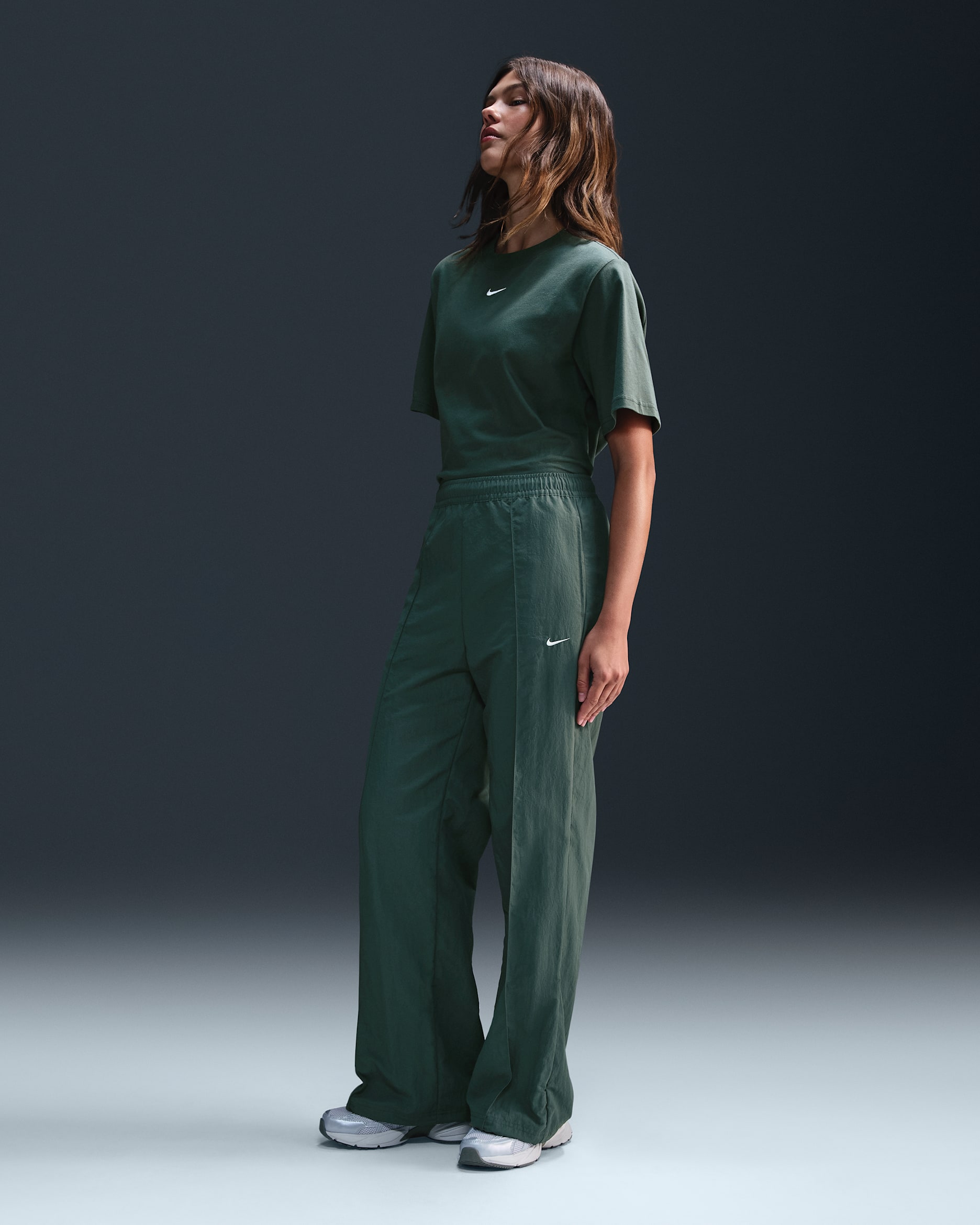 Nike Sportswear Everything Wovens Women's Mid-Rise Open-Hem Pants - Vintage Green/Sail