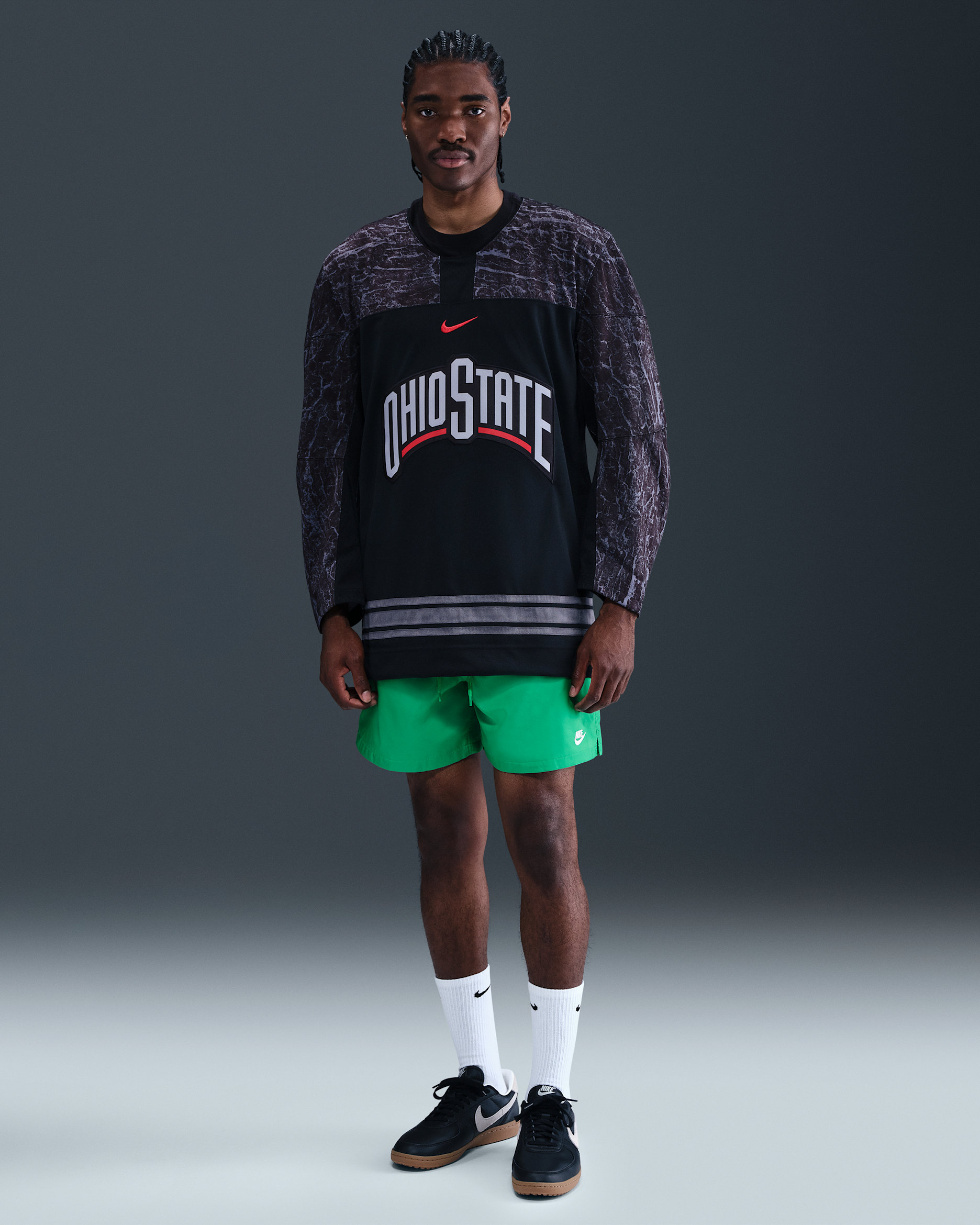 Nike Club Men's Woven Flow Shorts - Stadium Green/White