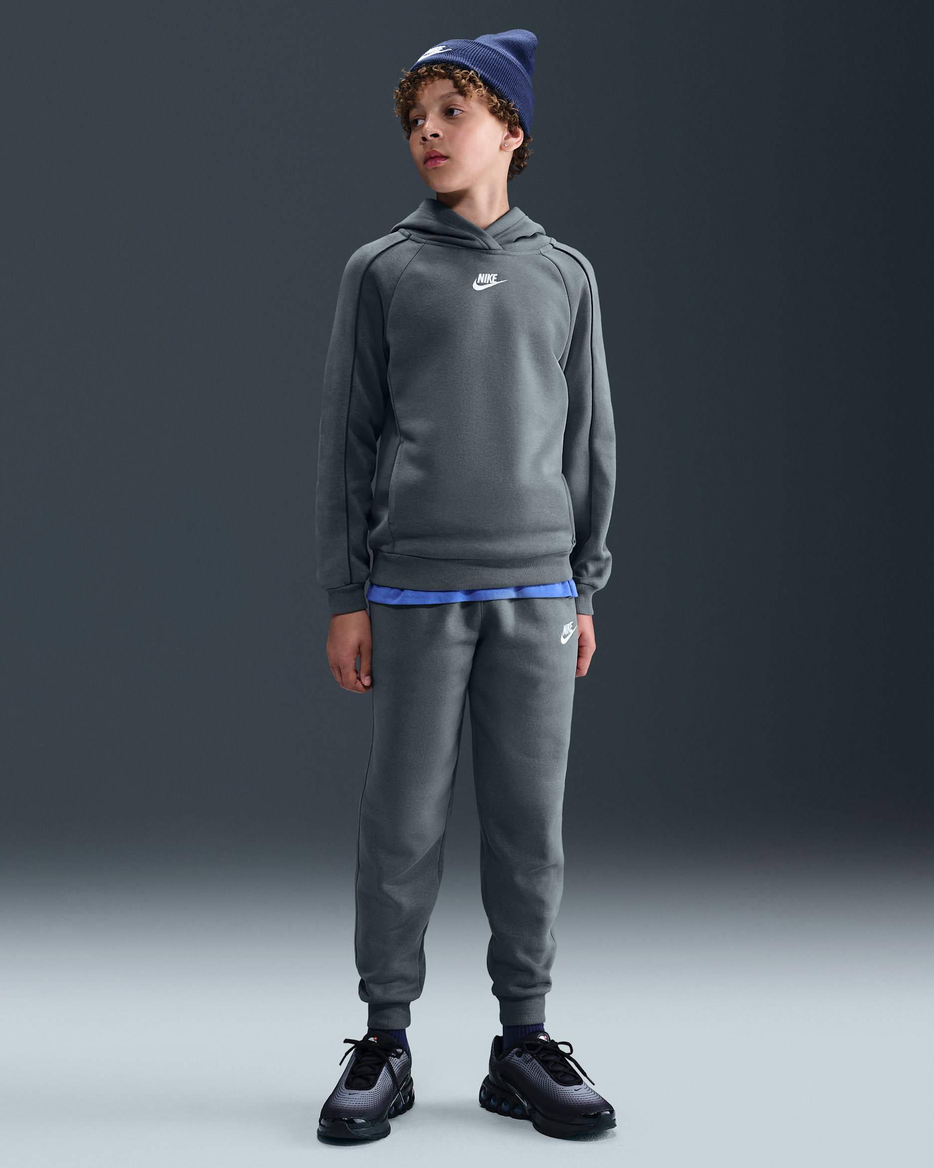 Dres z kapturem dla dużych dzieci Nike Sportswear Club Fleece - Smoke Grey/Smoke Grey/Game Royal/Biel