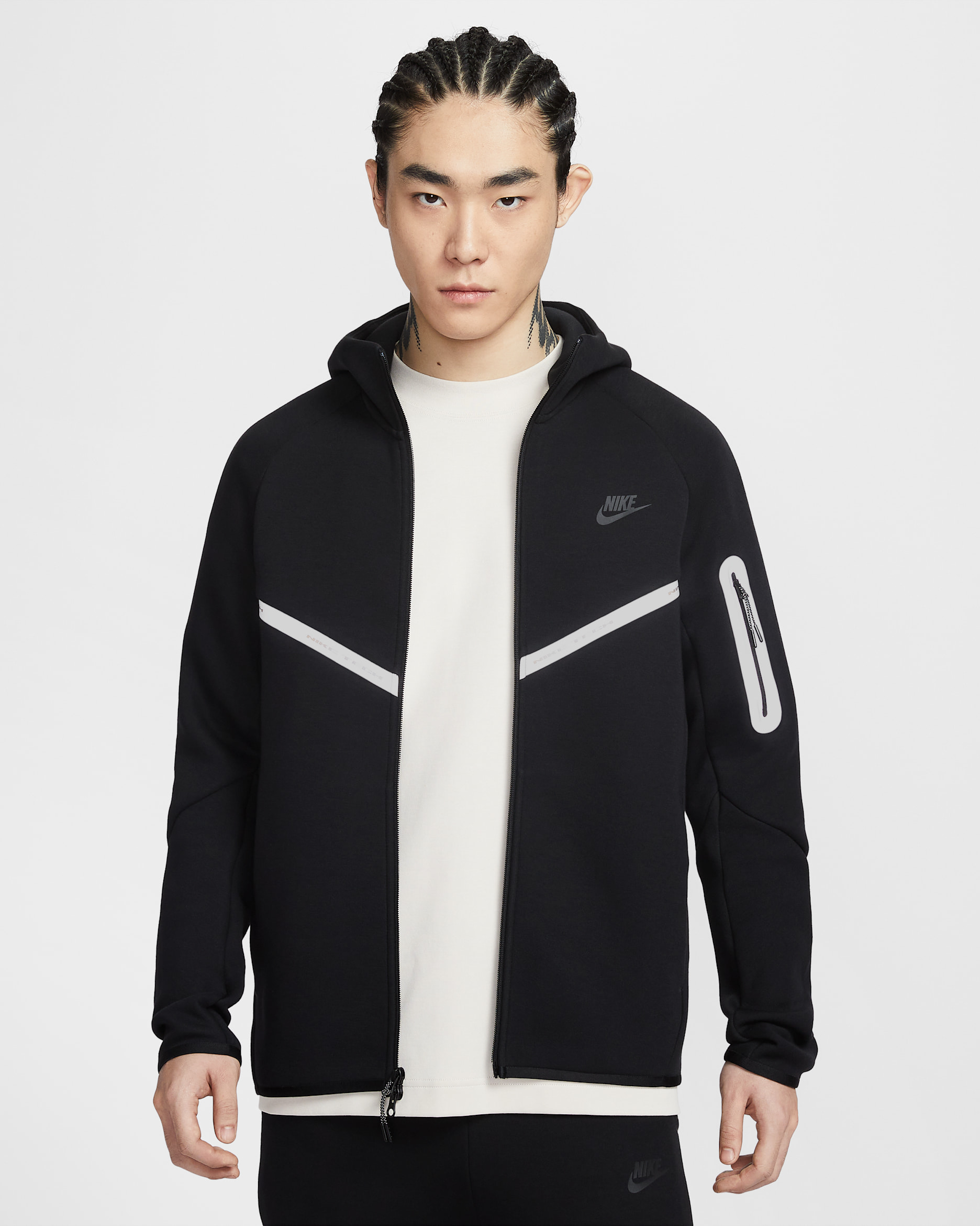 ナイキ テック メンズ フルジップ フリース ウィンドランナー ジャケット リフレクティブ (再帰反射) デザインのアクセント付き - ブラック/ブラック