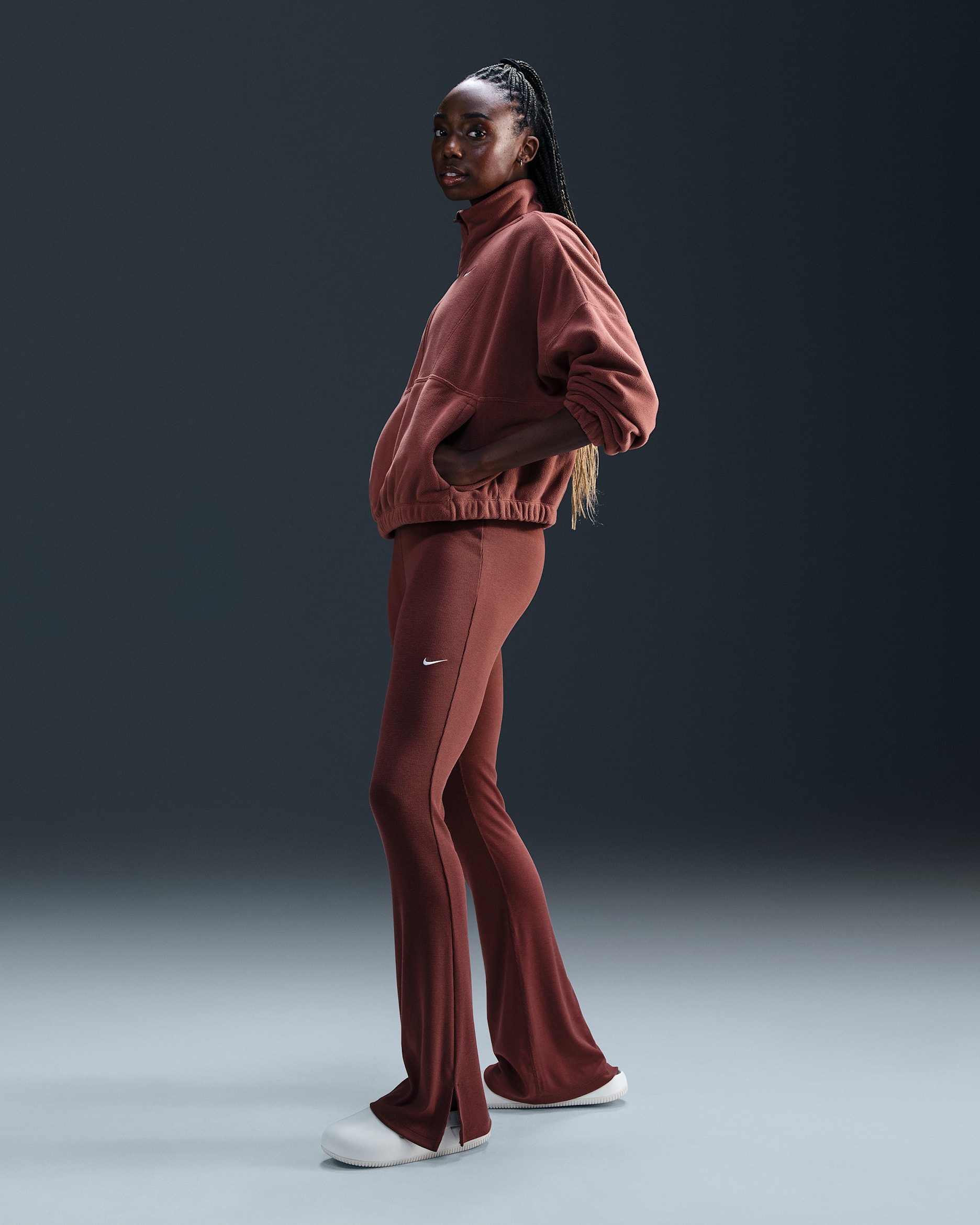 Leggings acampanados de tela de minicanalé ajustados para mujer Nike Sportswear Chill Knit - Rojo sepia/Vela