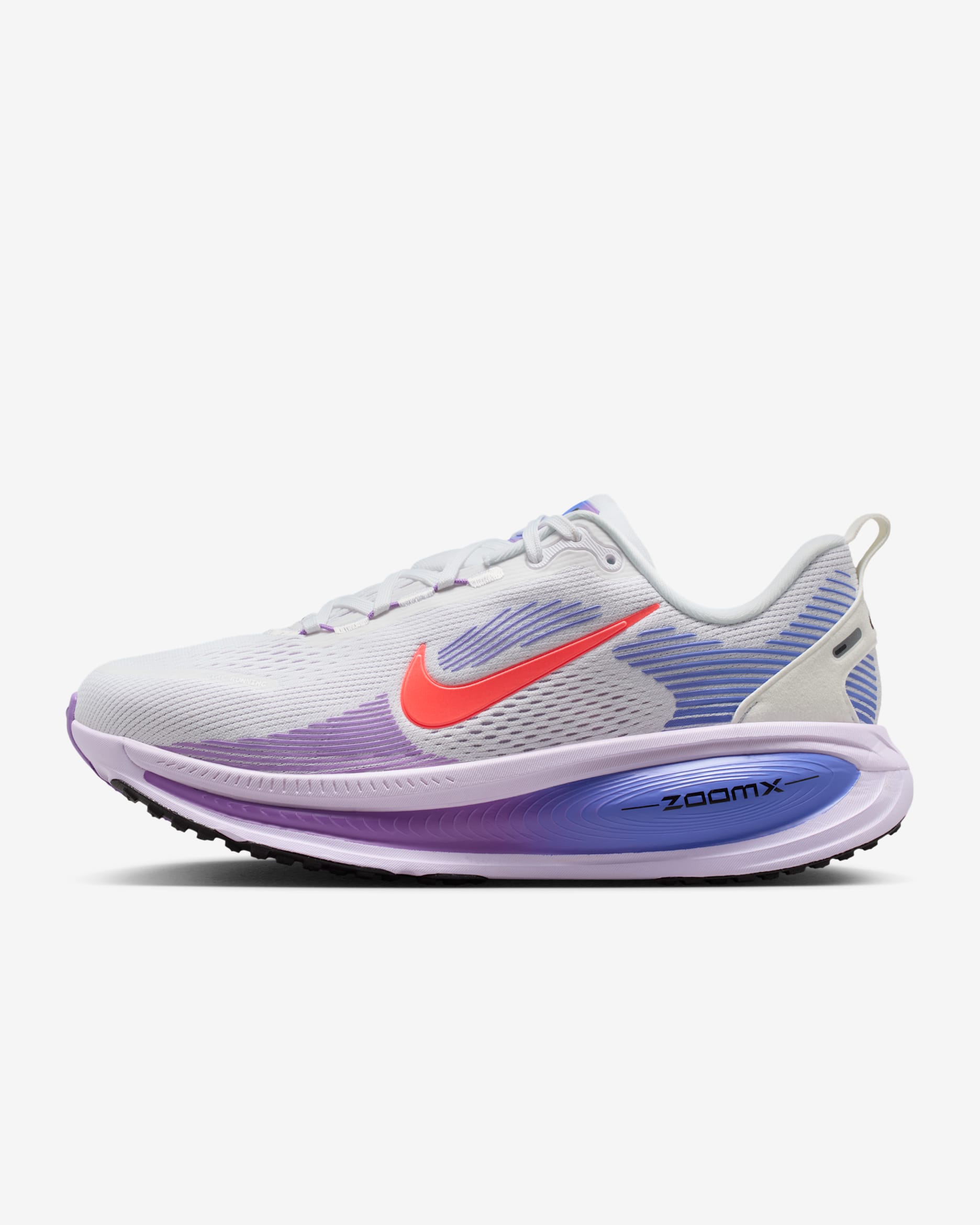 Tenis de correr en pavimento para mujer (extraancho) Nike Vomero 18 - Blanco/Bruma violeta/Zafiro/Lava cálido