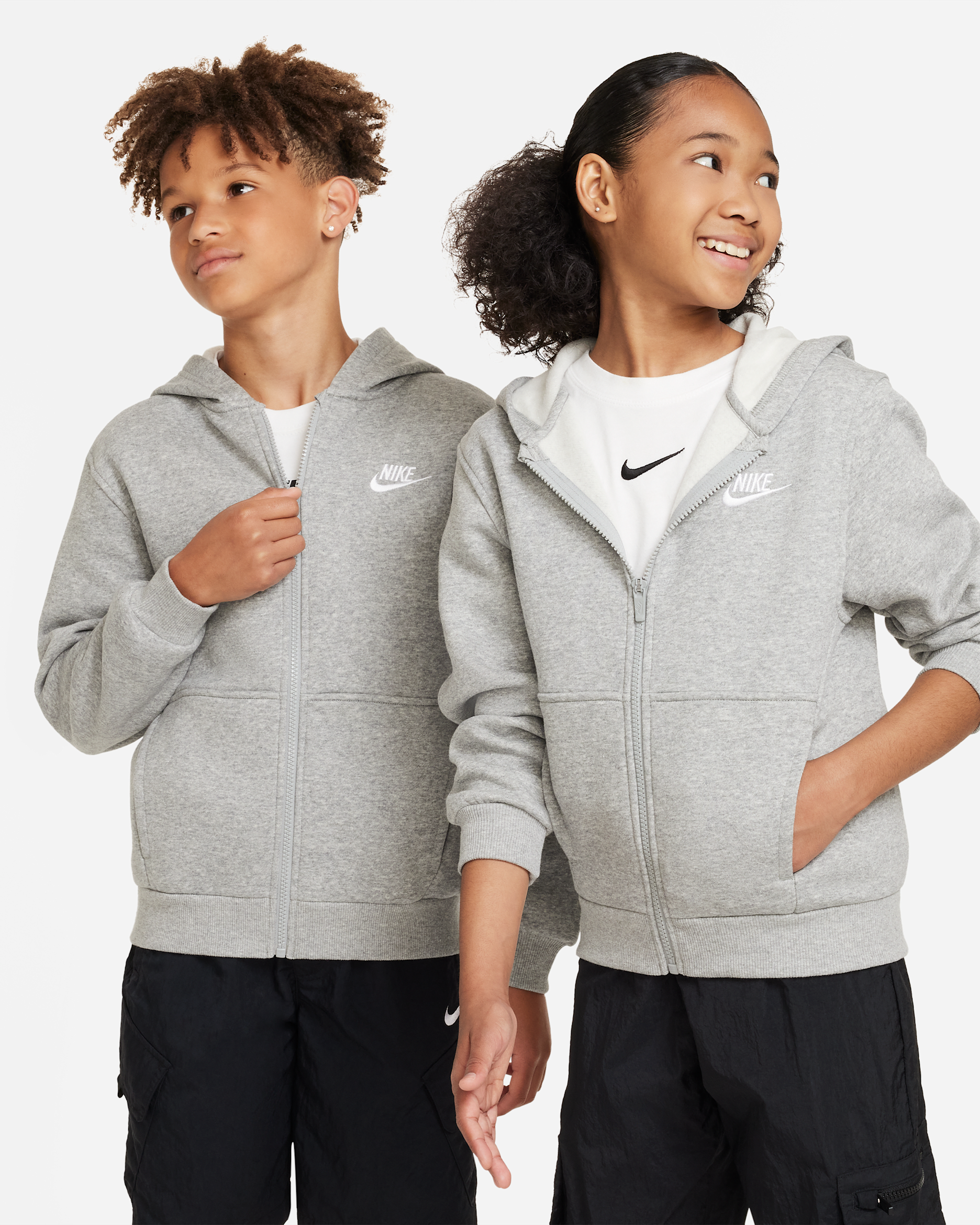 Nike Sportswear Club Fleece Kapuzenjacke für ältere Kinder - Dark Grey Heather/Base Grey/Weiß
