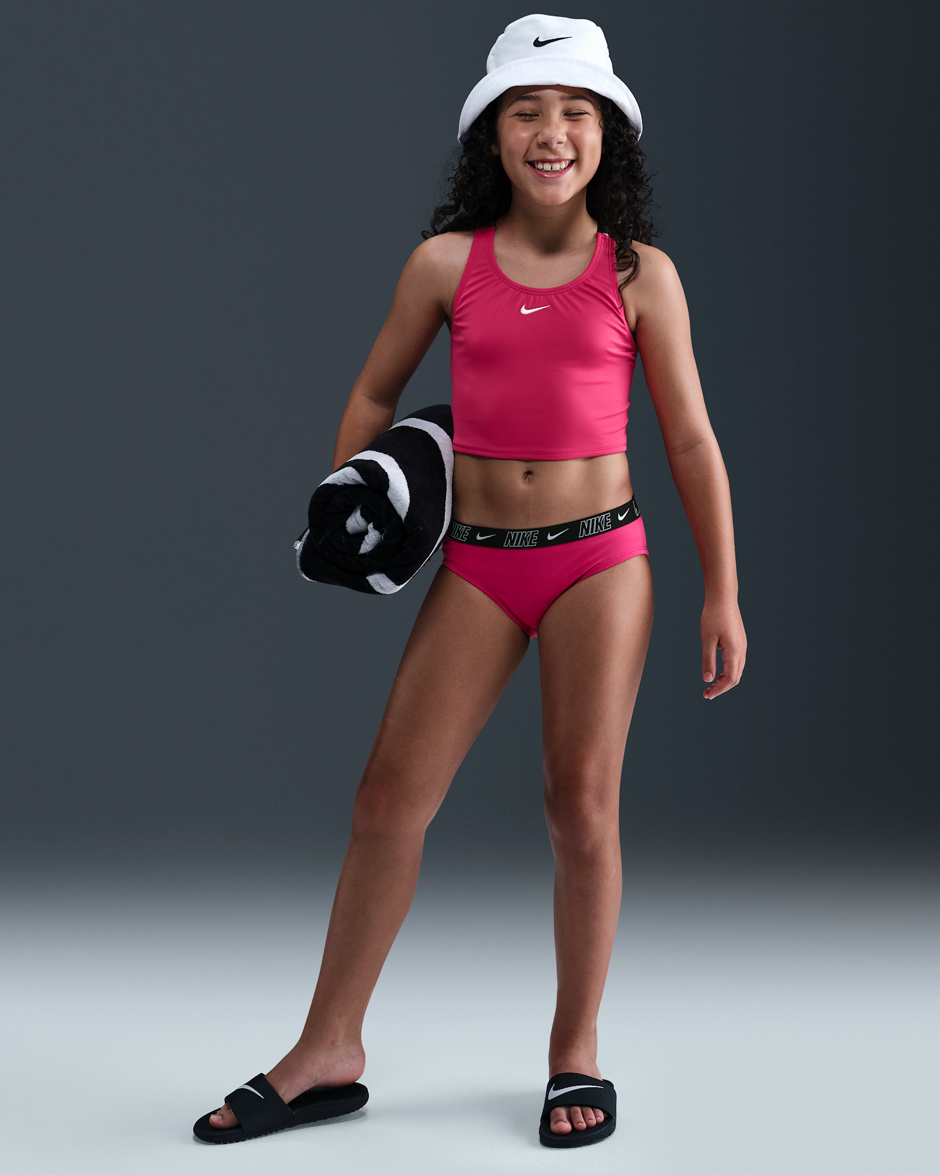 Conjunto de midkini con espalda cruzada para niña talla grande Nike Swim - Rosa enérgico/Negro/Blanco/Blanco