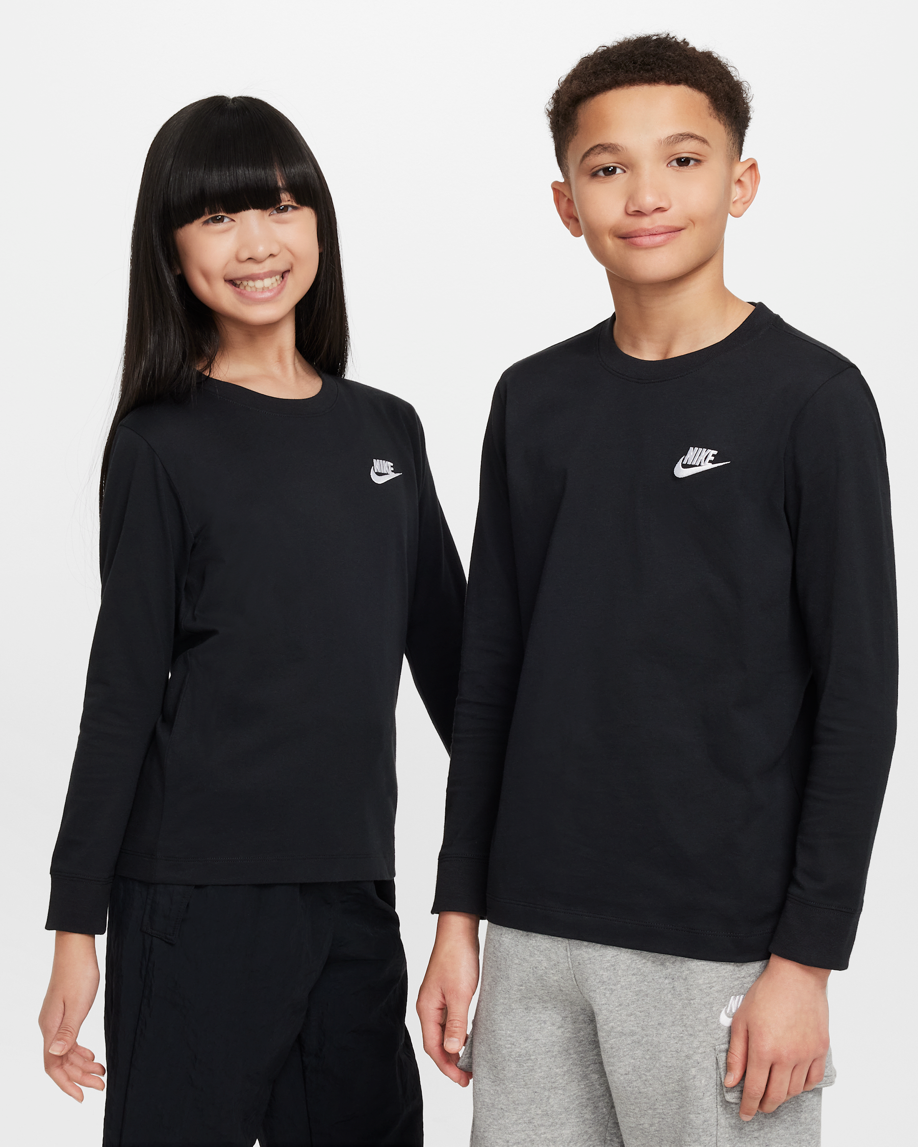 Nike Sportswear hosszú ujjú póló nagyobb gyerekeknek - Fekete