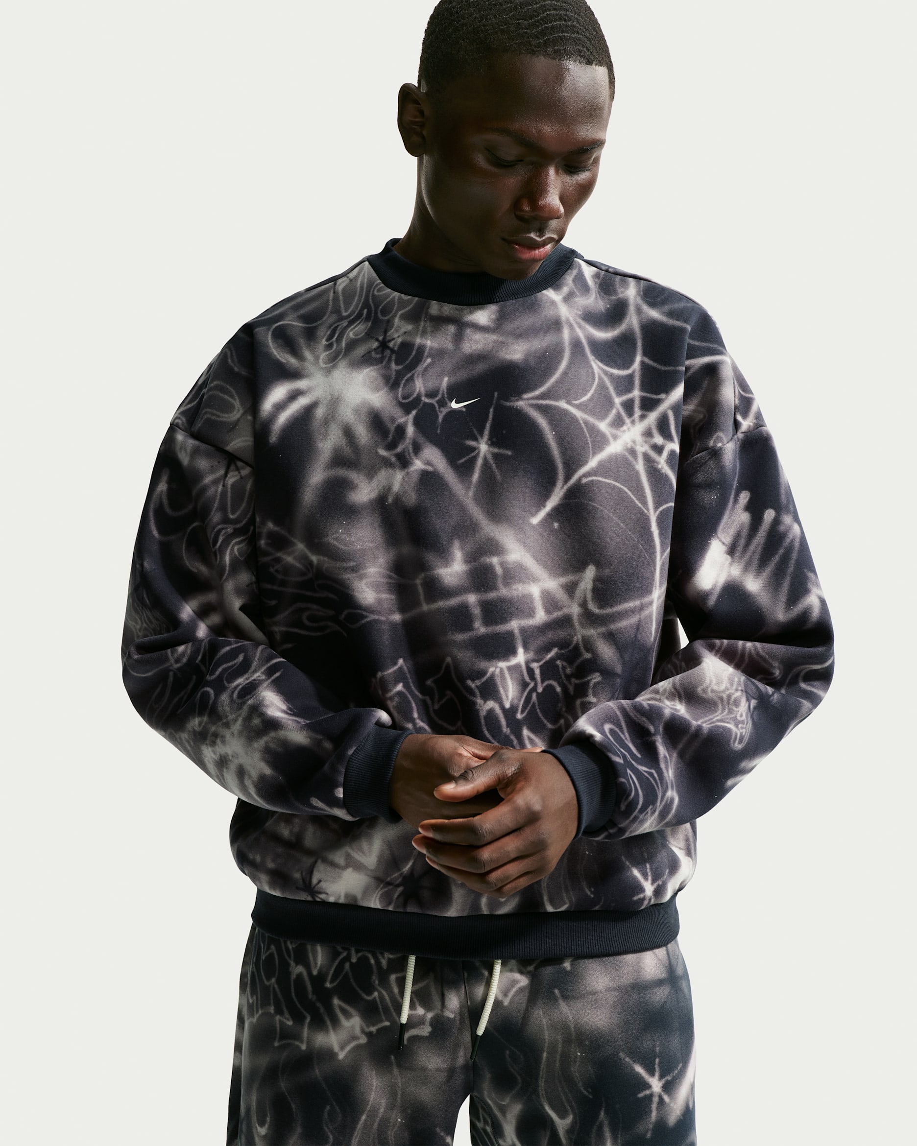 Nike Standard Issue Men's Therma-FIT Brushed Basketball Crew - Black/Pale Ivory