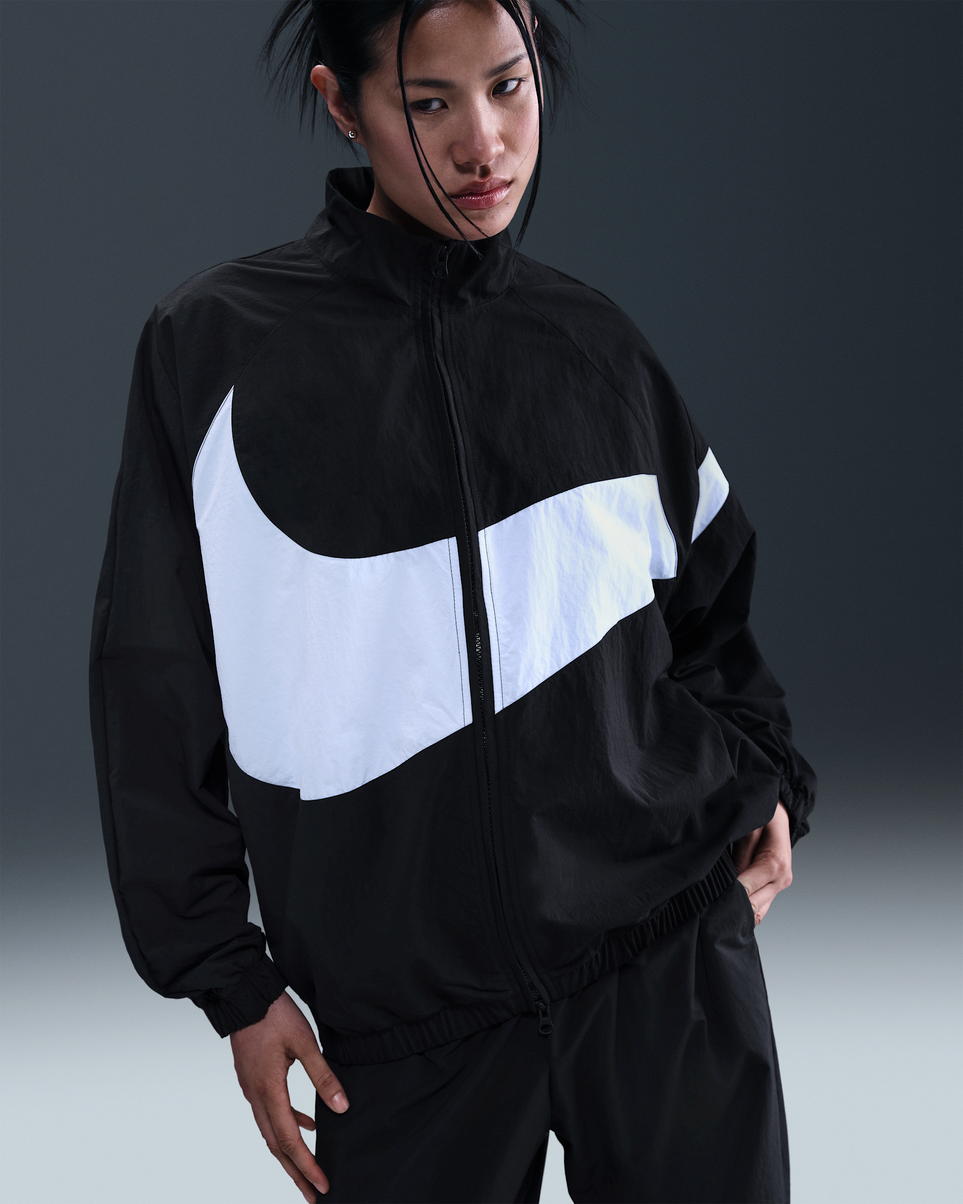 Chamarra de tejido Woven oversized para mujer Nike Sportswear - Negro/Negro/Blanco