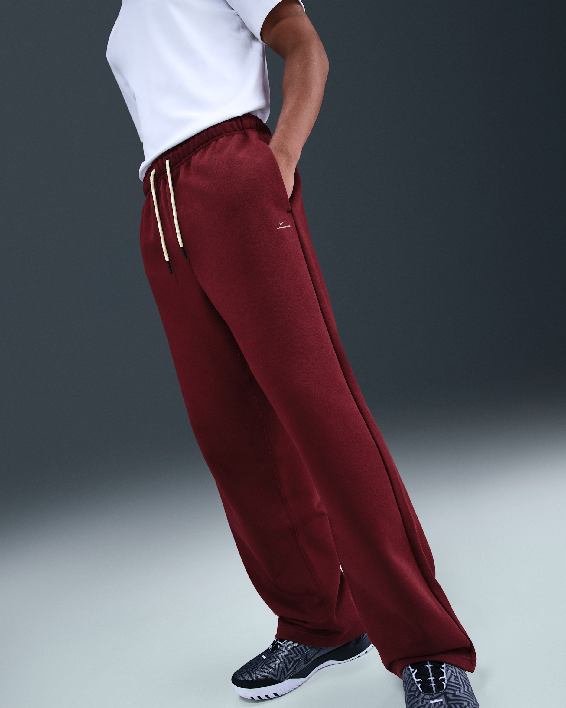 Nike Standard Issue Men's Therma-FIT Brushed Open-Hem Basketball Pants