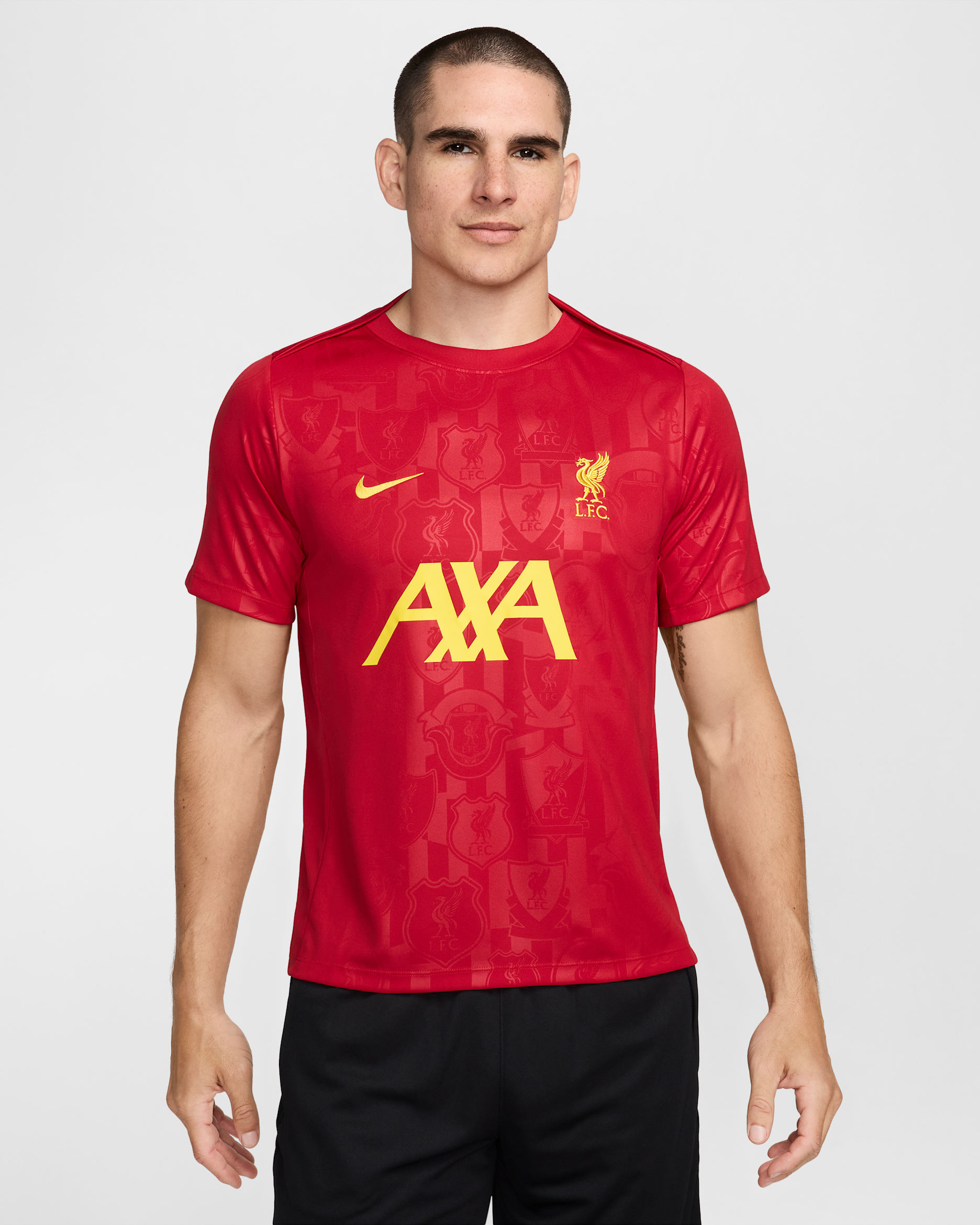 Liverpool FC Academy Pro 男款 Nike Dri-FIT 足球預賽短袖上衣 - Gym Red/Chrome Yellow/Chrome Yellow