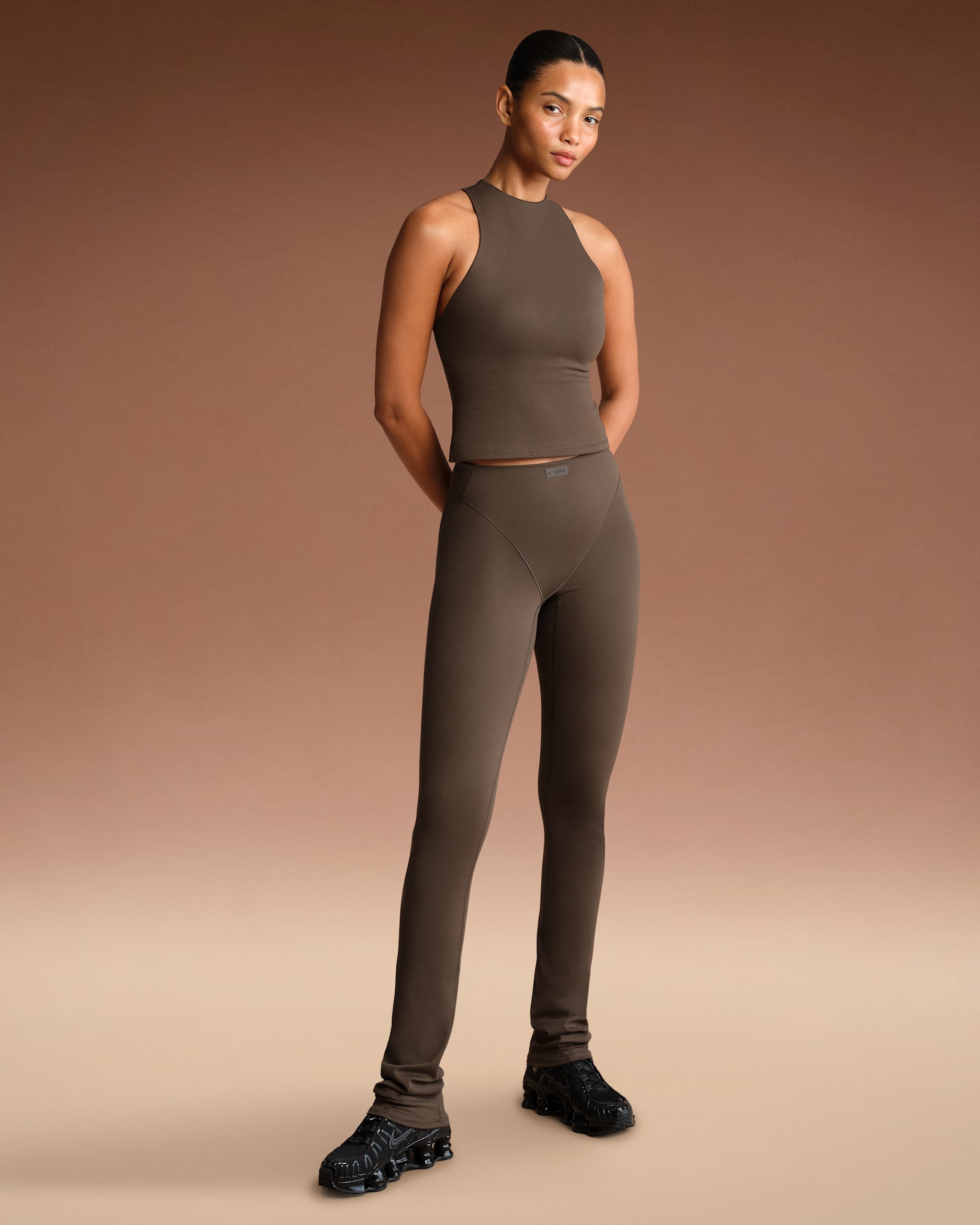 NikeSKIMS Matte Women's High-Waisted V-Panel Straight Leggings - NSKM DARK SEPIA