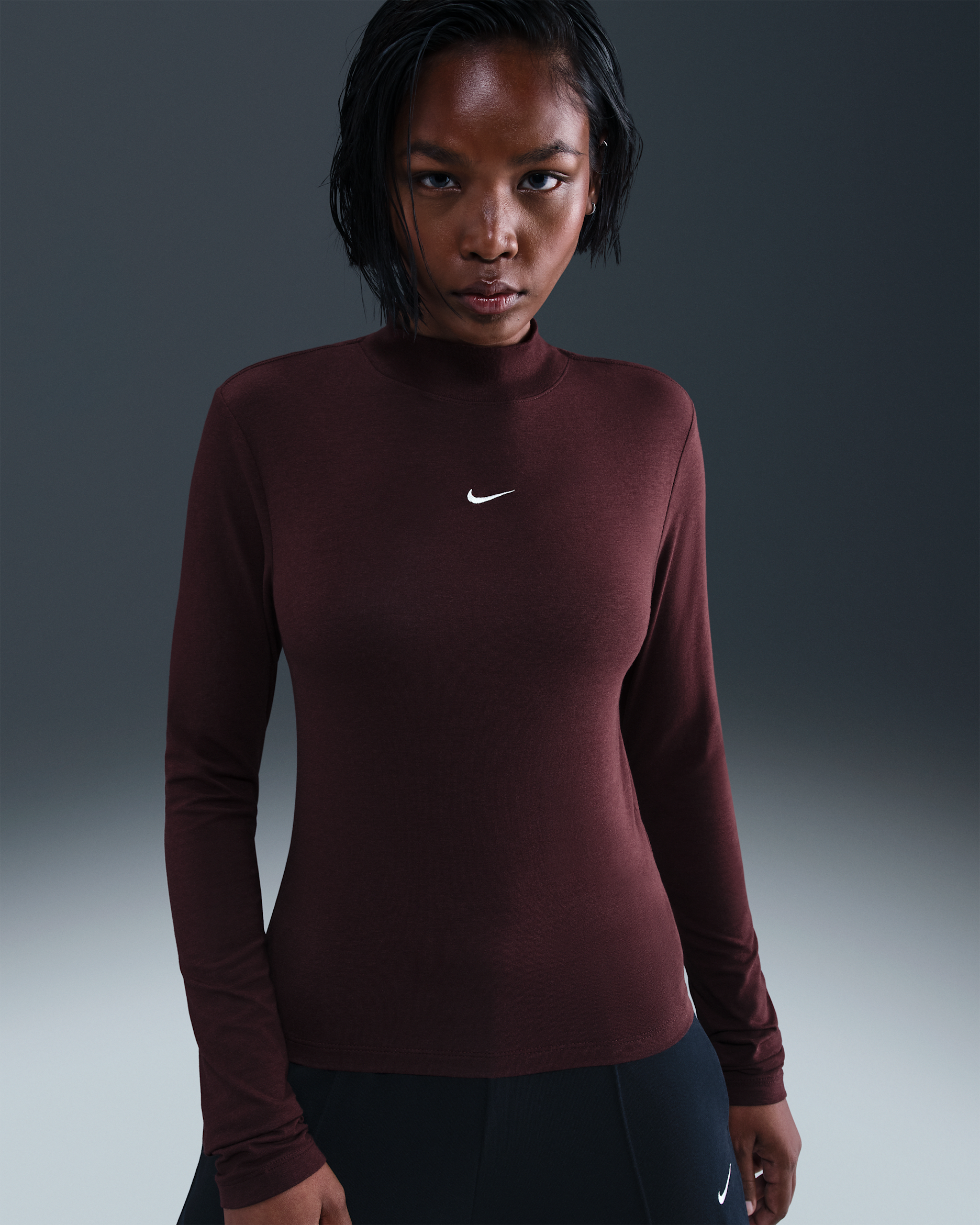 Nike Sportswear Chill Knit Camiseta de manga larga y entallada con cuello alto Chill Knit para mujer - Burgundy Crush/Sail