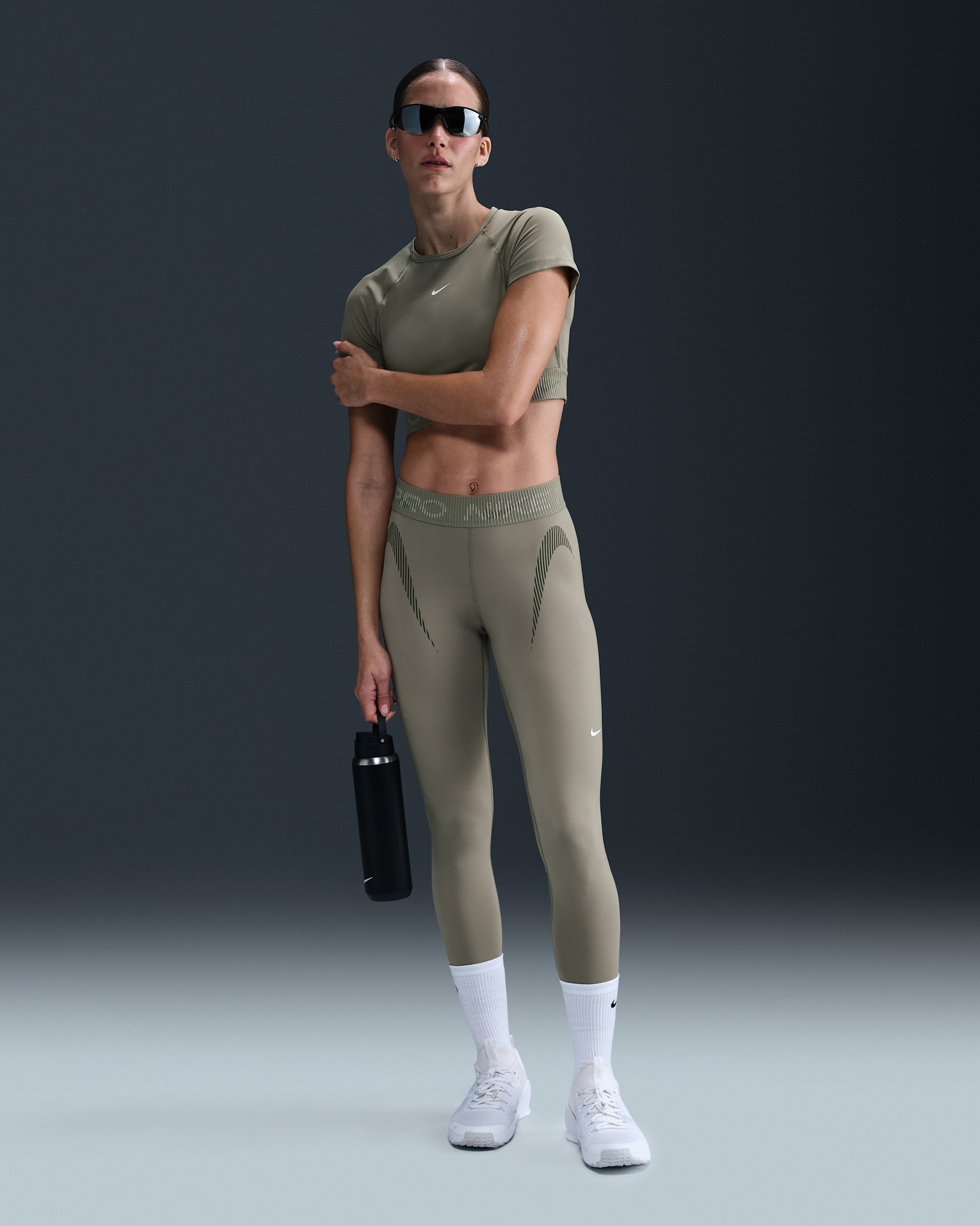 Legging 7/8 taille mi-haute à motif Nike Pro pour femme - Light Army/Cargo Khaki/Light Silver/Blanc