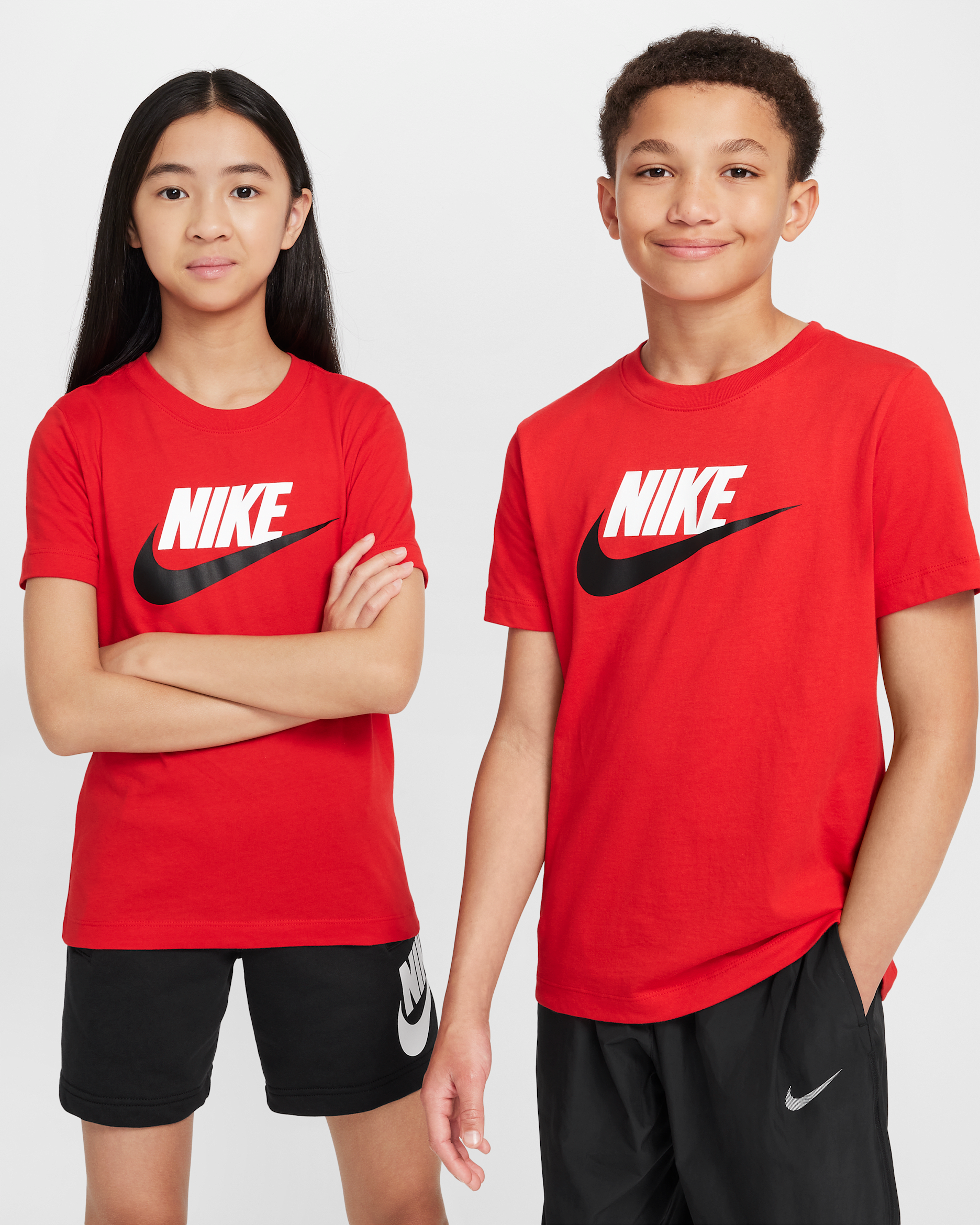 Nike Sportswear Older Kids' T-Shirt - University Red