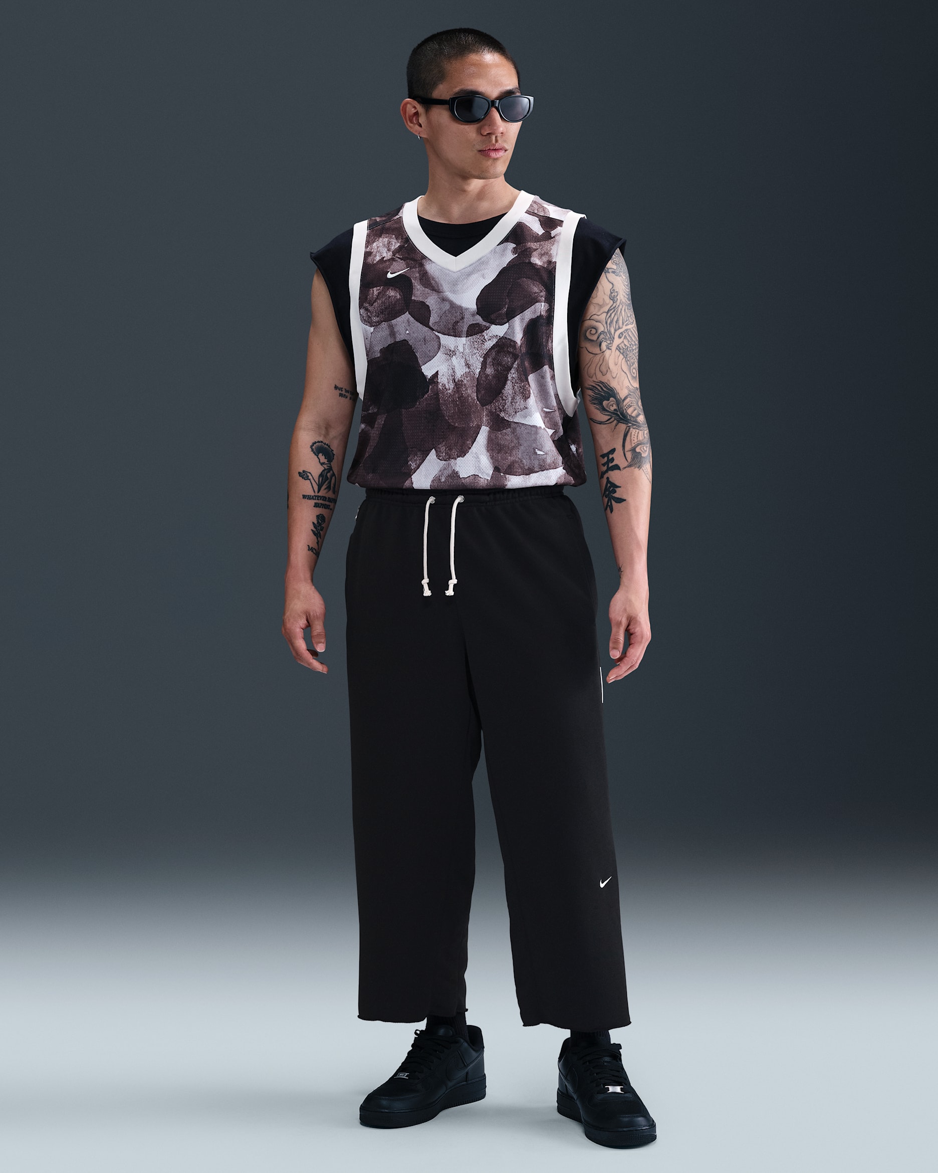 Nike Standard Issue Men's Dri-FIT 7/8-Length Basketball Pants - Black/Pale Ivory