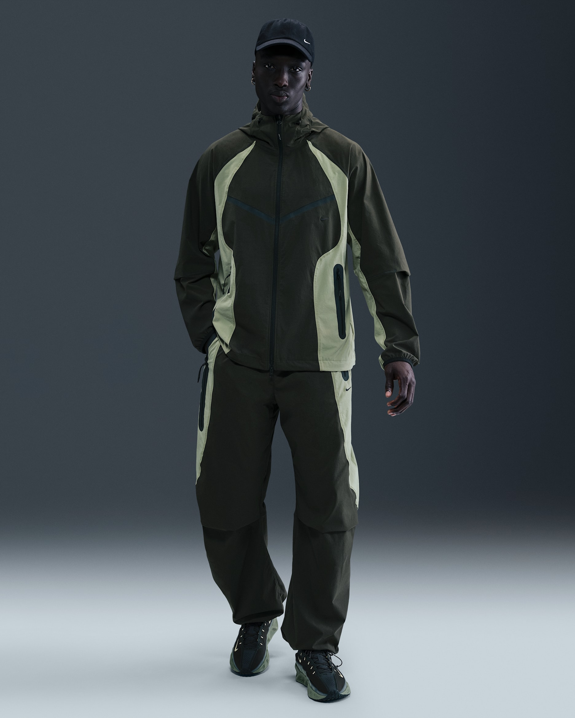 Pants de tejido Woven Dri-FIT de colores contrastantes oversized para hombre Nike Tech - Secuoya/Verde aceite/Negro
