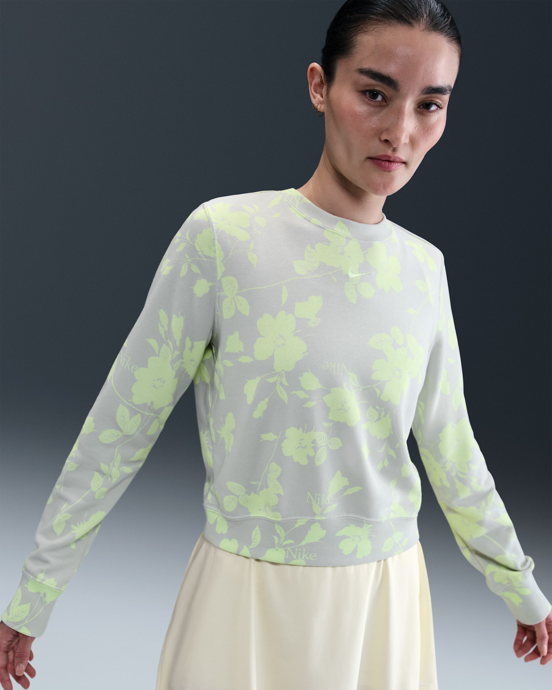 나이키 스포츠웨어 칠 테리 여성 크루넥 프렌치 테리 프린트 스웻셔츠 - 라이트 실버/배얼리 볼트