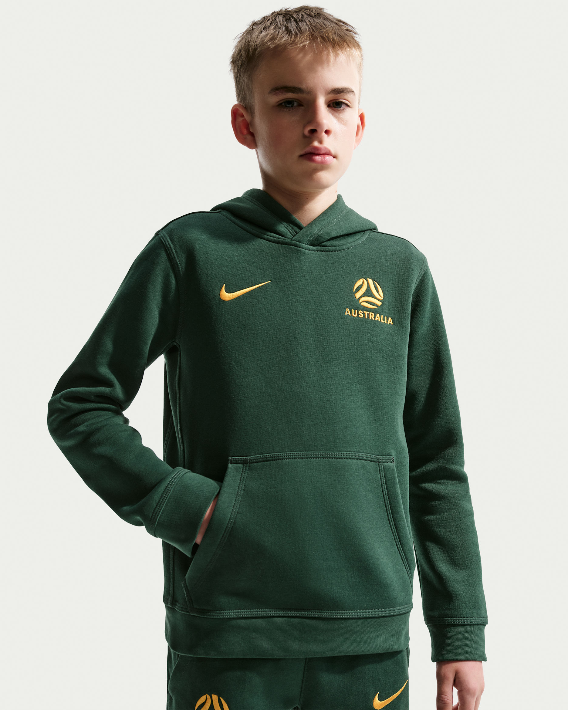 Australia Club Older Kids’ (Boys’) Nike Football Pullover Hoodie - Pro Green/University Gold