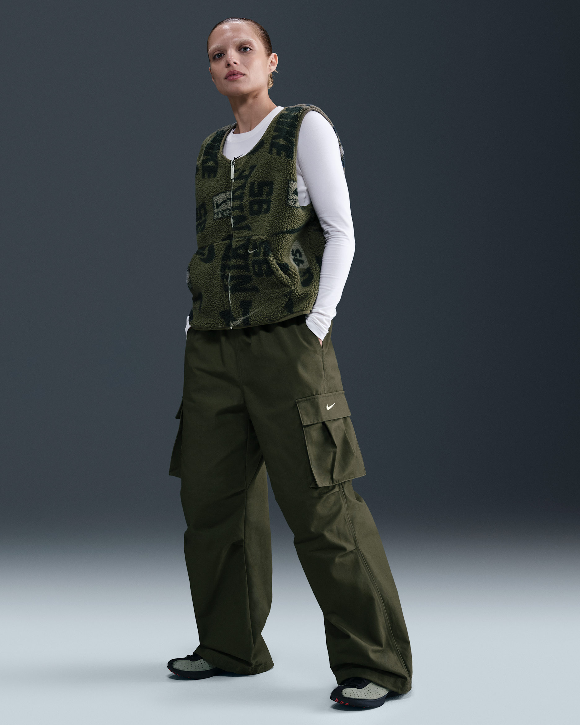 Nike Sportswear Women's Mid-Rise Oversized Woven Cargo Trousers - Medium Olive/Sail