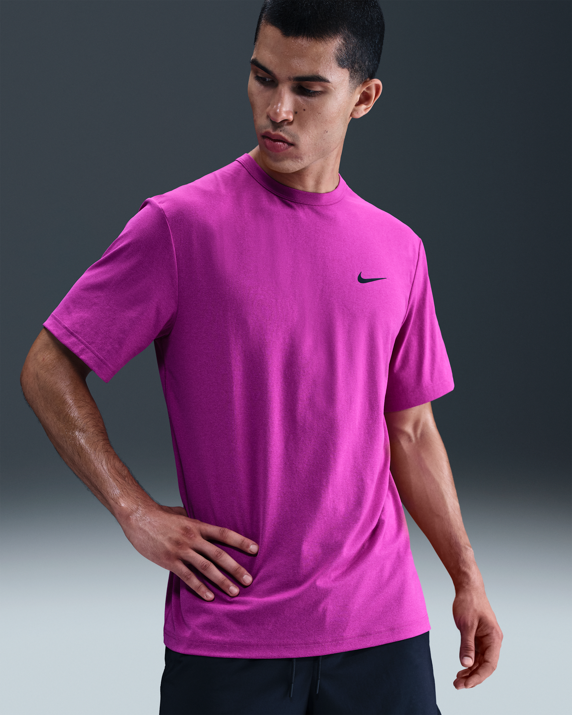 Haut à manches courtes anti-UV Dri-FIT Nike Hyverse pour homme - Vivid Purple/Noir