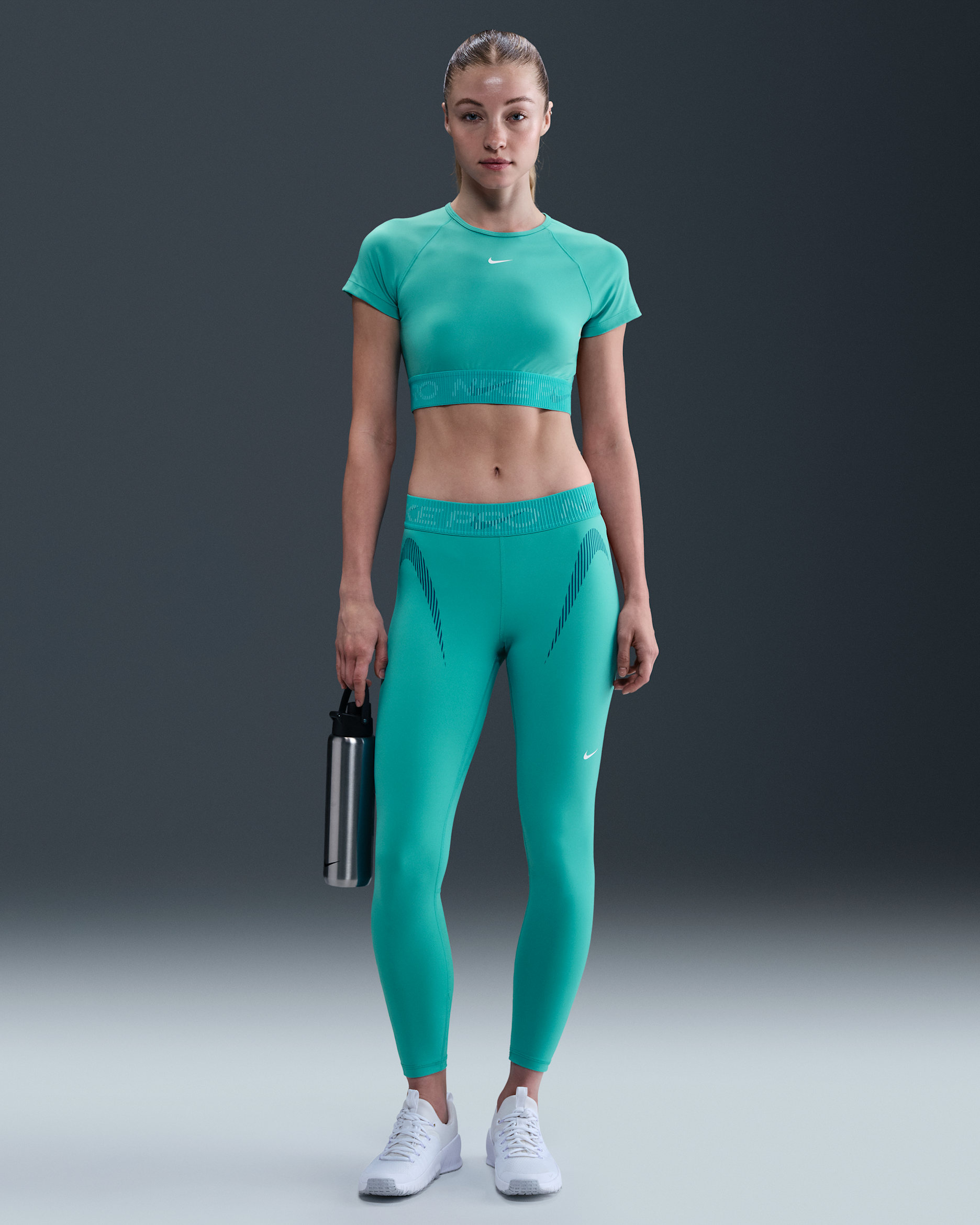 Leggings con gráfico de tiro medio de 7/8 para mujer Nike Pro - Cactus empolvado/Verde abismo/Blanco