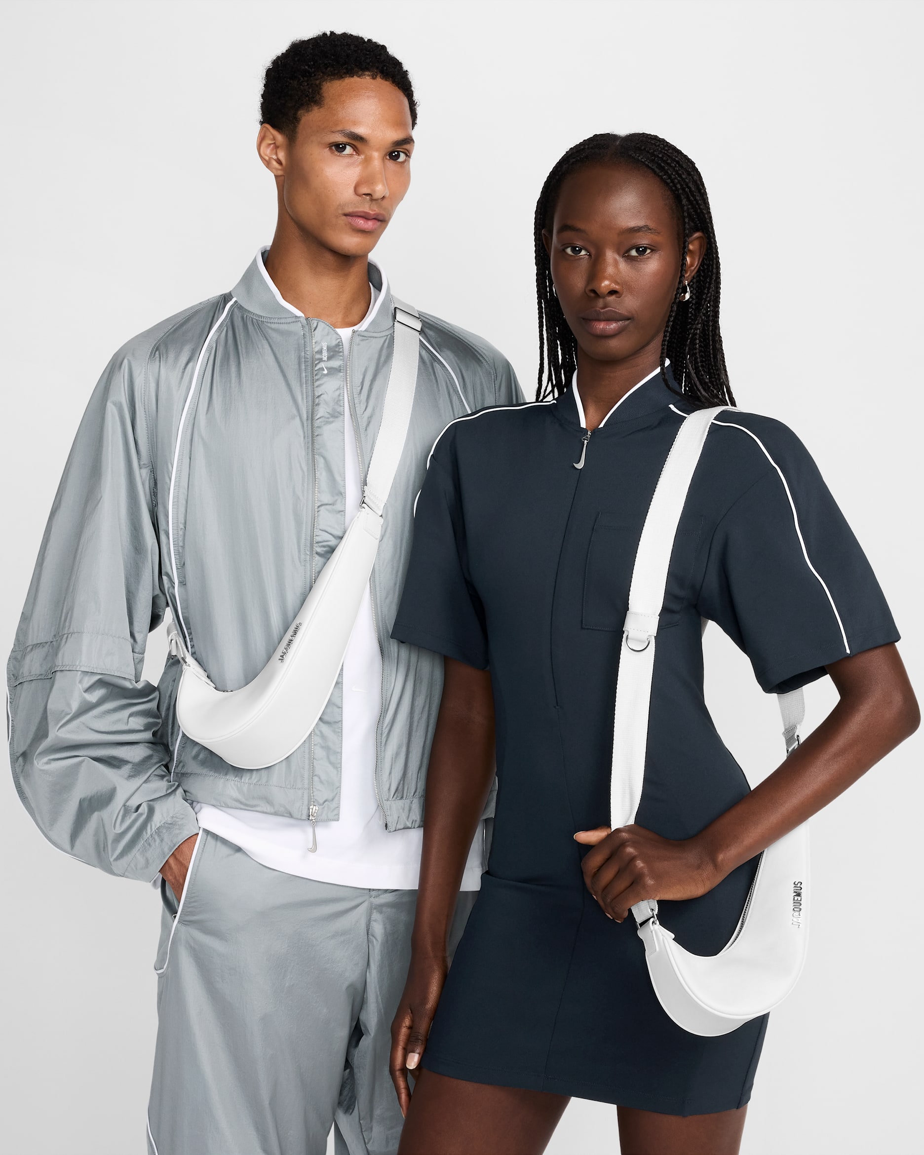 ナイキ x ジャックムス ル スウッシュ クロスボディバッグ - ホワイト/ホワイト/シャイニーシルバー