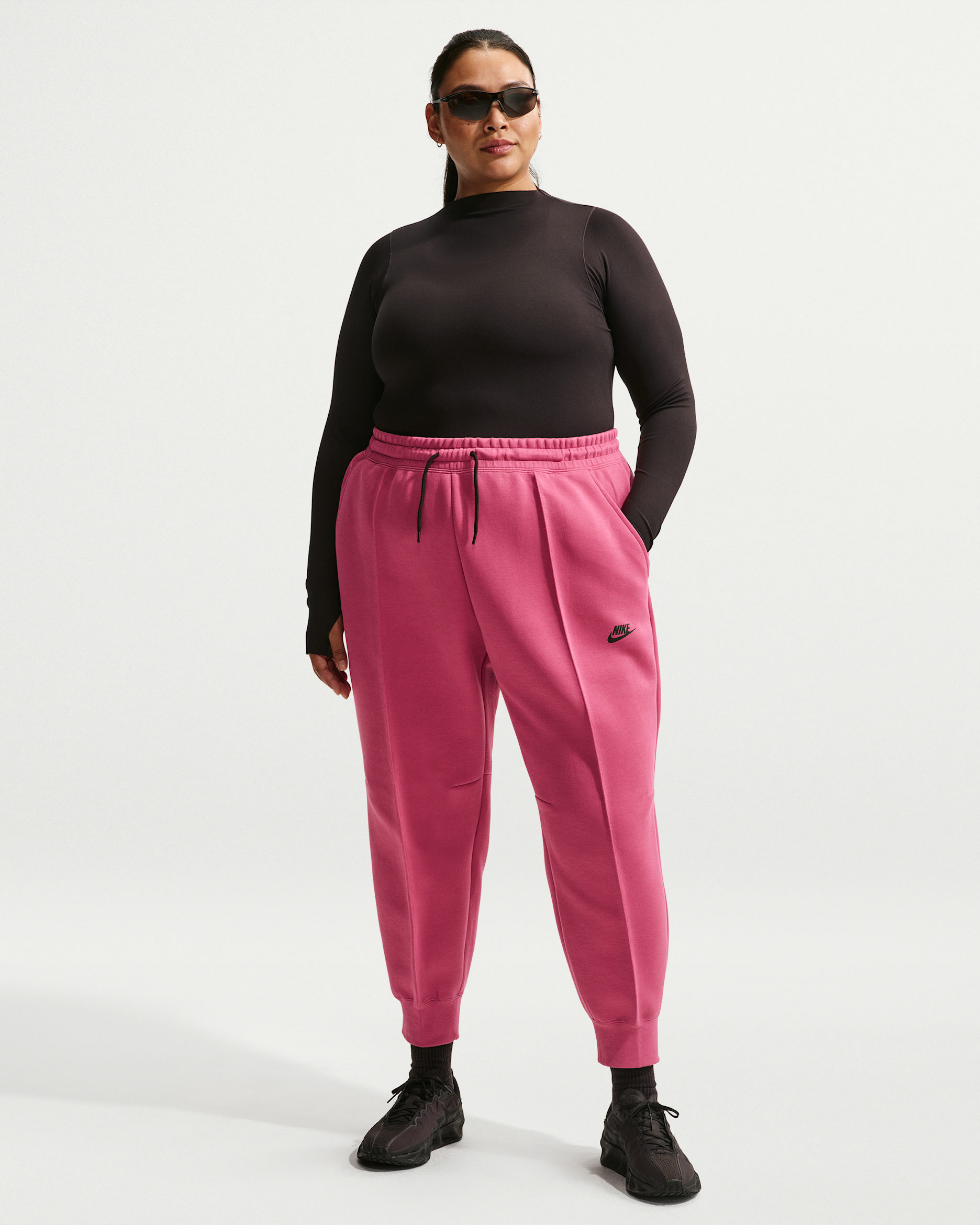 Nike Sportswear Tech Fleece Women's Mid-Rise Joggers (Plus Size) - Sweet Beet/Black