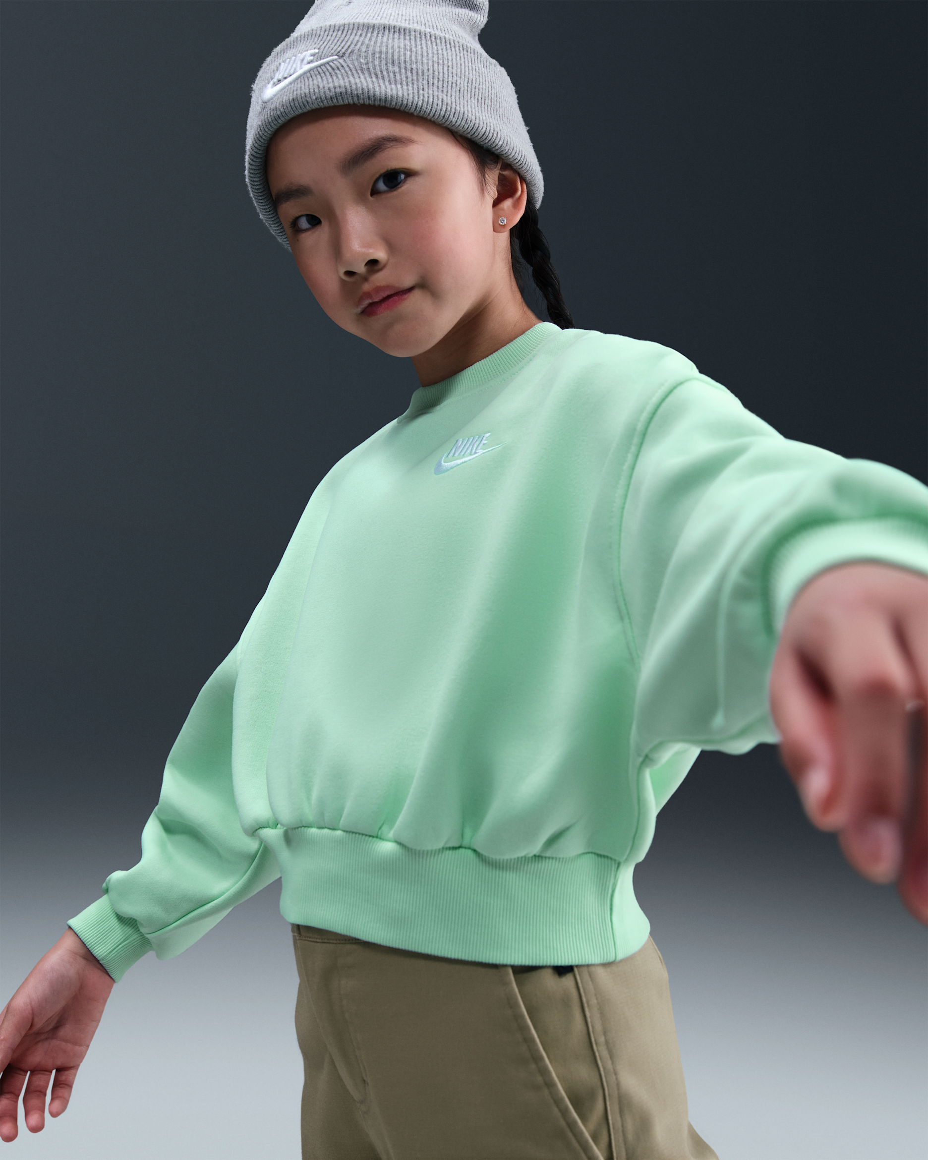 Nike Sportswear Club Fleece Girls' Boxy Crew-Neck Sweatshirt - Mint Foam/White