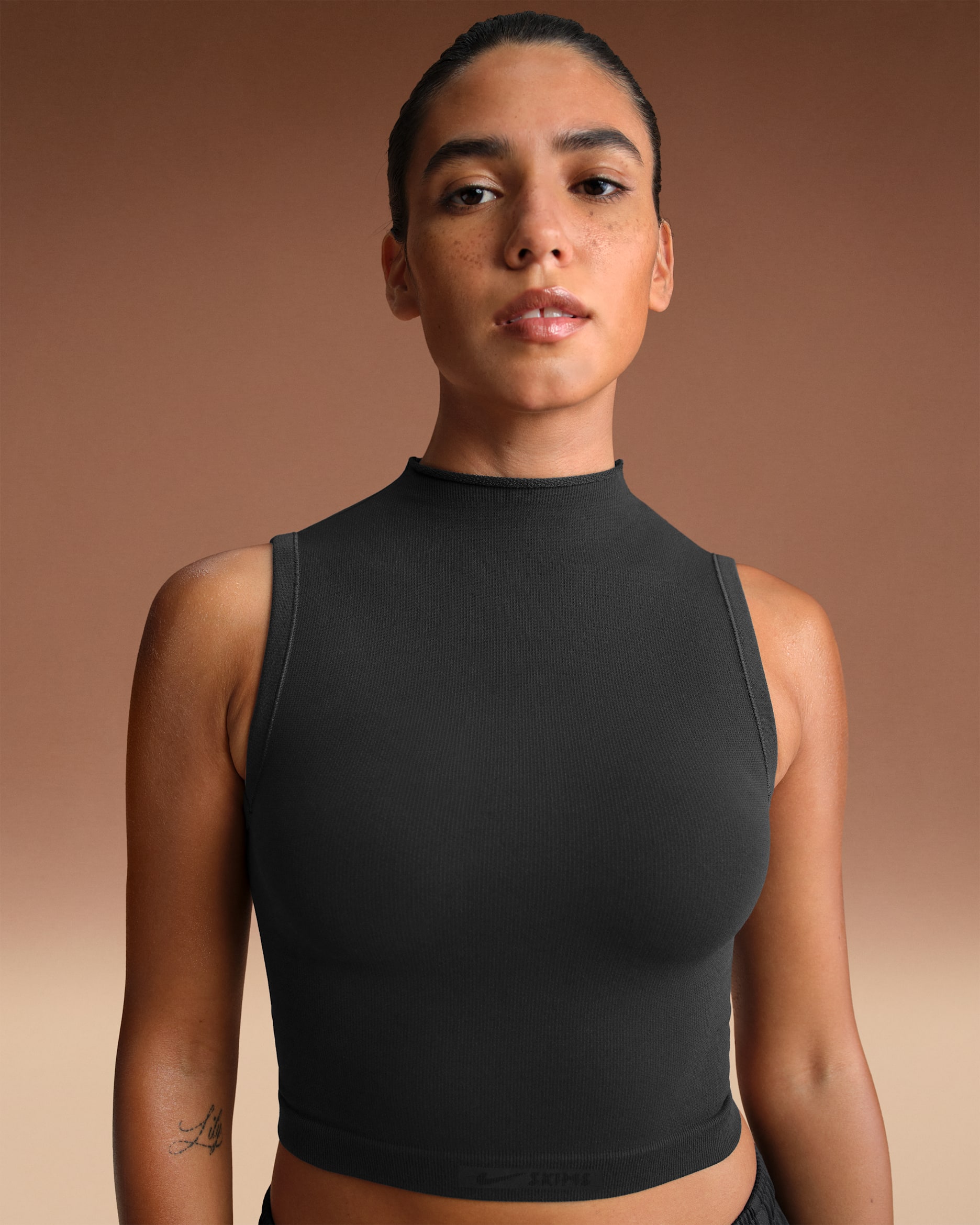 NikeSKIMS Vintage Seamless Women's Mock-Neck Long-Line Bra - NSKM OBSIDIAN