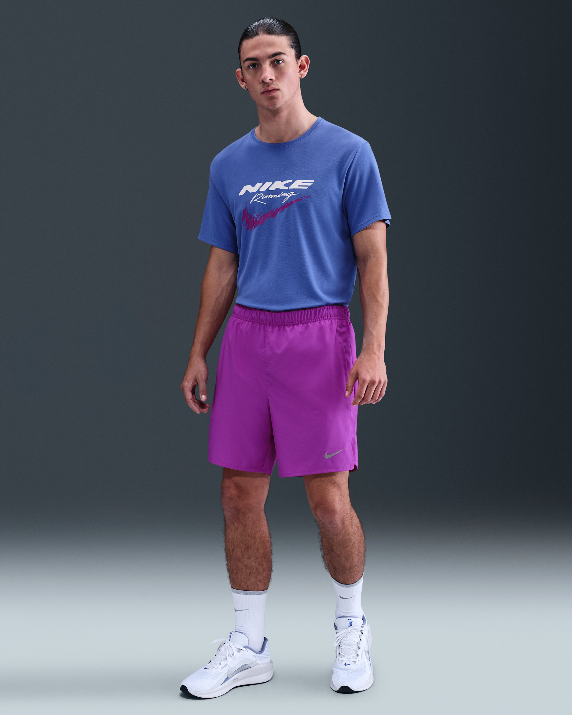 Nike Challenger Dri-FIT 2-in-1 hardloopshorts voor heren (18 cm) - Vivid Purple/Vivid Purple/Zwart