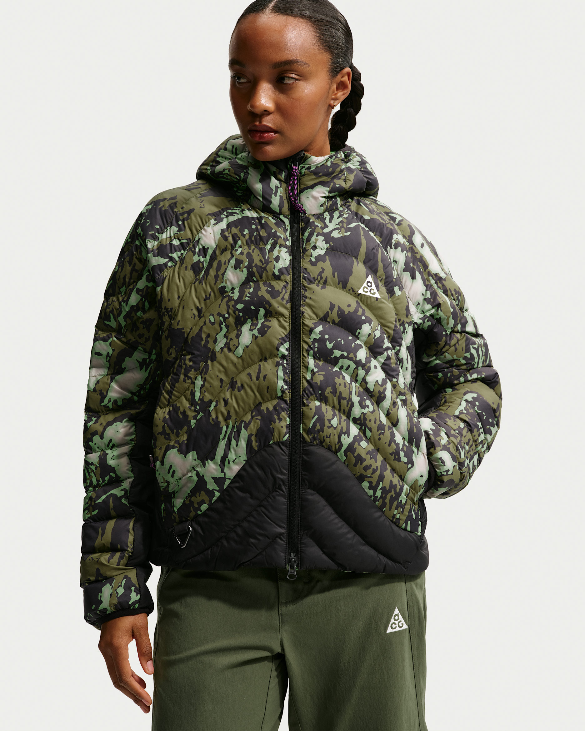Chamarra Therma-FIT ADV para mujer Nike ACG "Lava Flow" - Gris universitario/Negro/Verde medio/Blanco cumbre