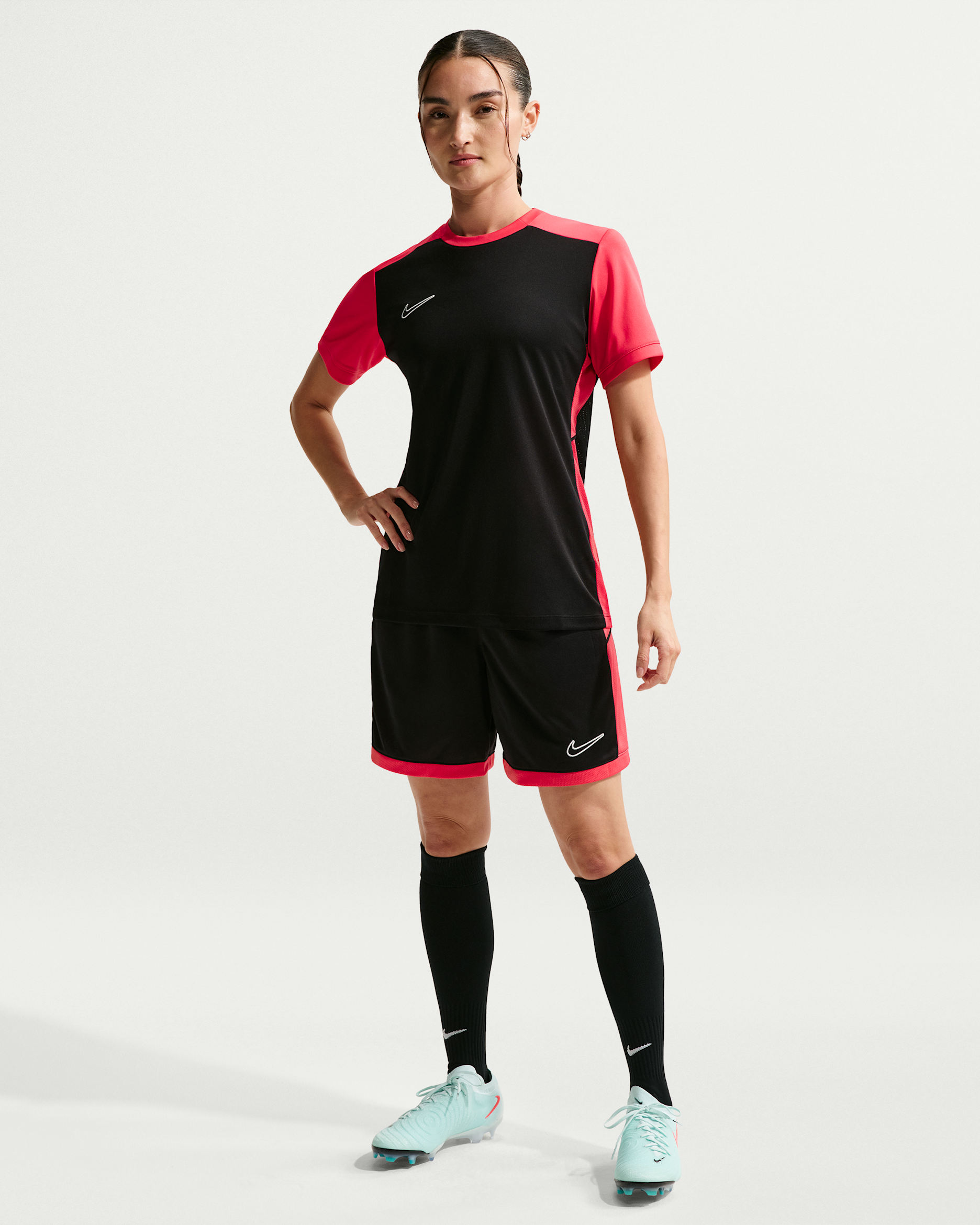 Shorts de fútbol Dri-FIT para mujer Nike Academy - Negro/Rojo fusión claro/Negro/Vela