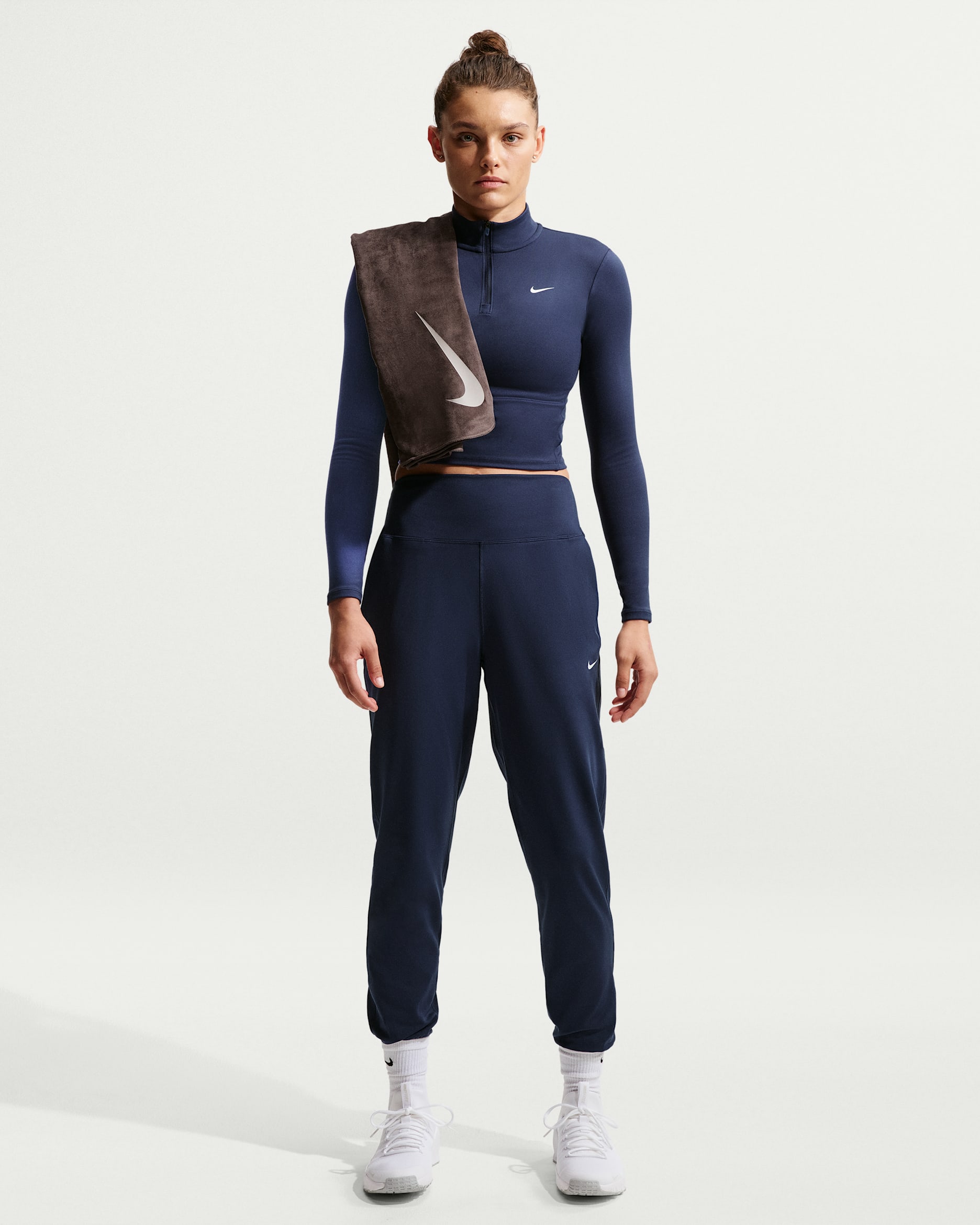 Joggers de tejido Knit de tiro alto largos para mujer Nike One - Azul marino medianoche/Blanco