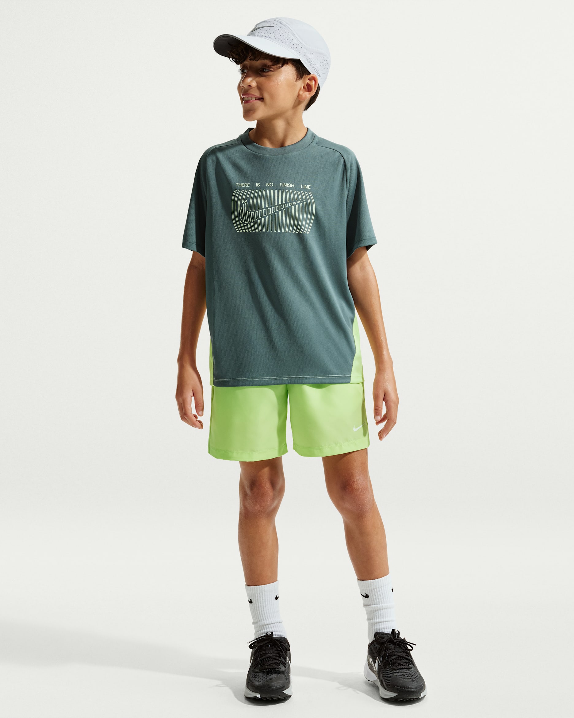 Nike Multi Dri-FIT Genç Çocuk Antrenman Şortu - Light Liquid Lime/Beyaz