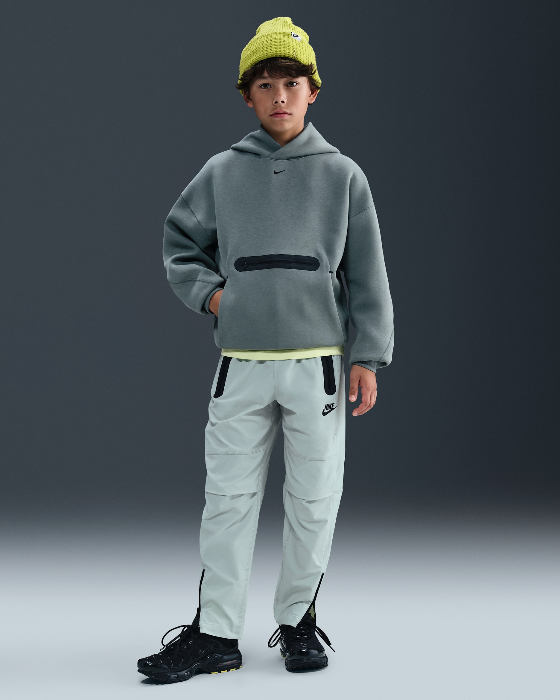 Nike Tech Older Kids' (Boys') Woven Trousers - Light Silver/Black