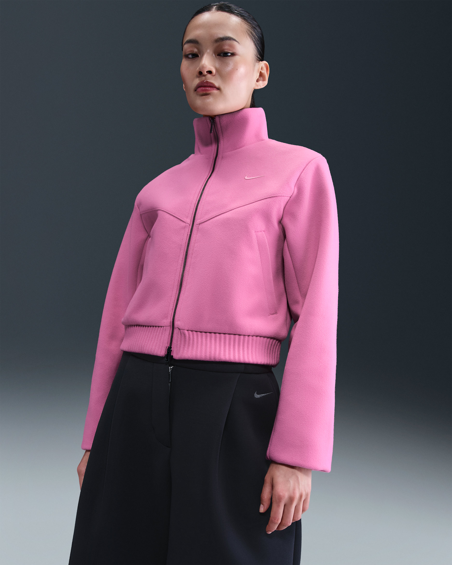 Chamarra entallada para mujer Nike Sportswear Windrunner - Rosa alegre/Rosa resplandor