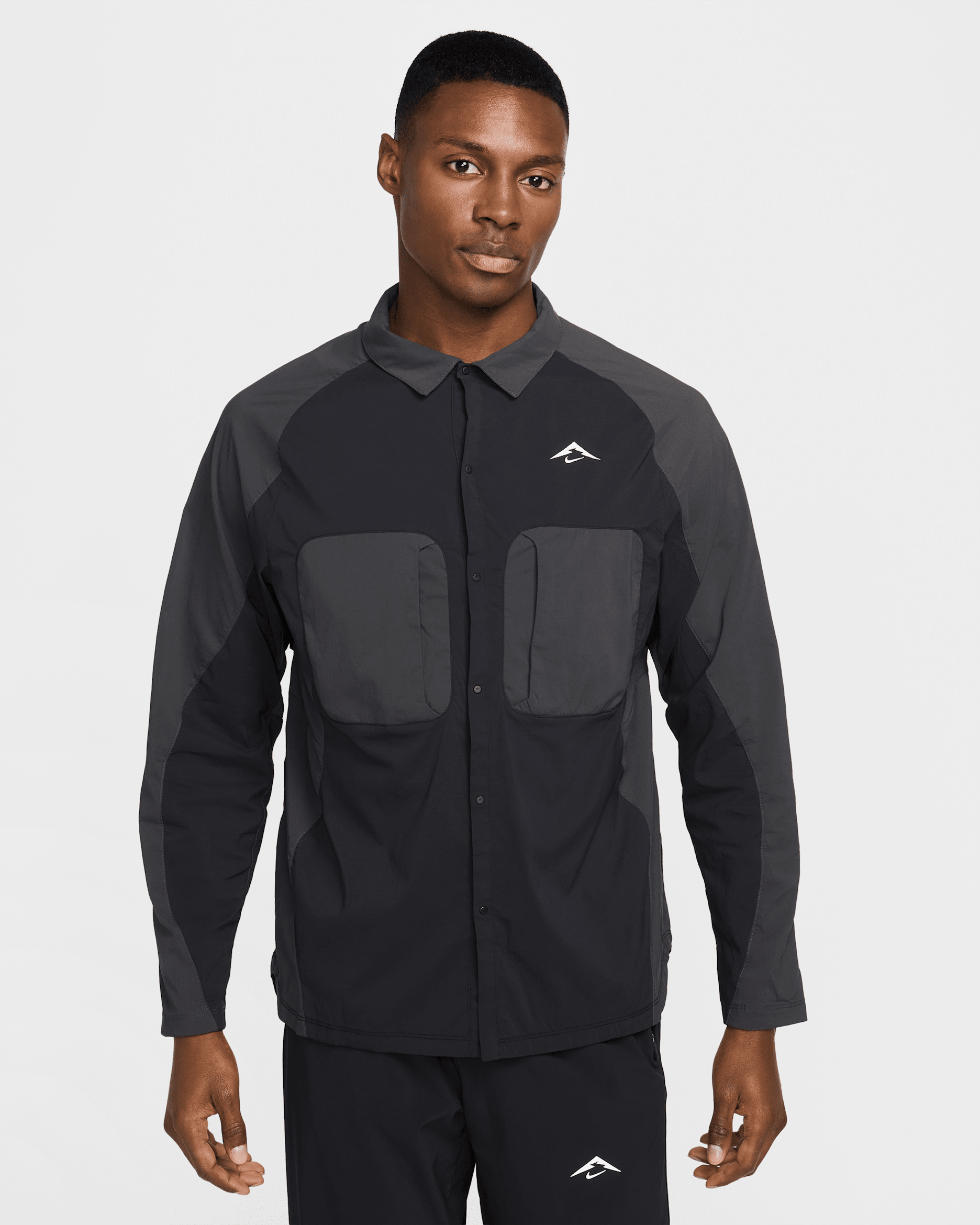 Chamarra tipo camisa de correr Dri-FIT ADV UV para hombre Nike Trail - Negro/Antracita/Blanco cumbre