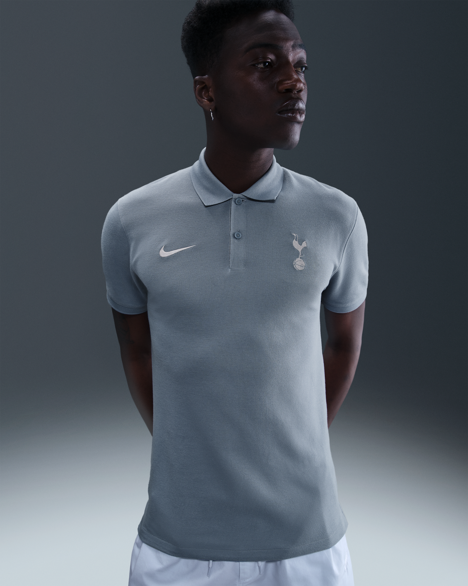 Fotbollspikétröja Tottenham Hotspur The Nike Polo Nike Dri-FIT för män - Ashen Slate/Light Iron Ore