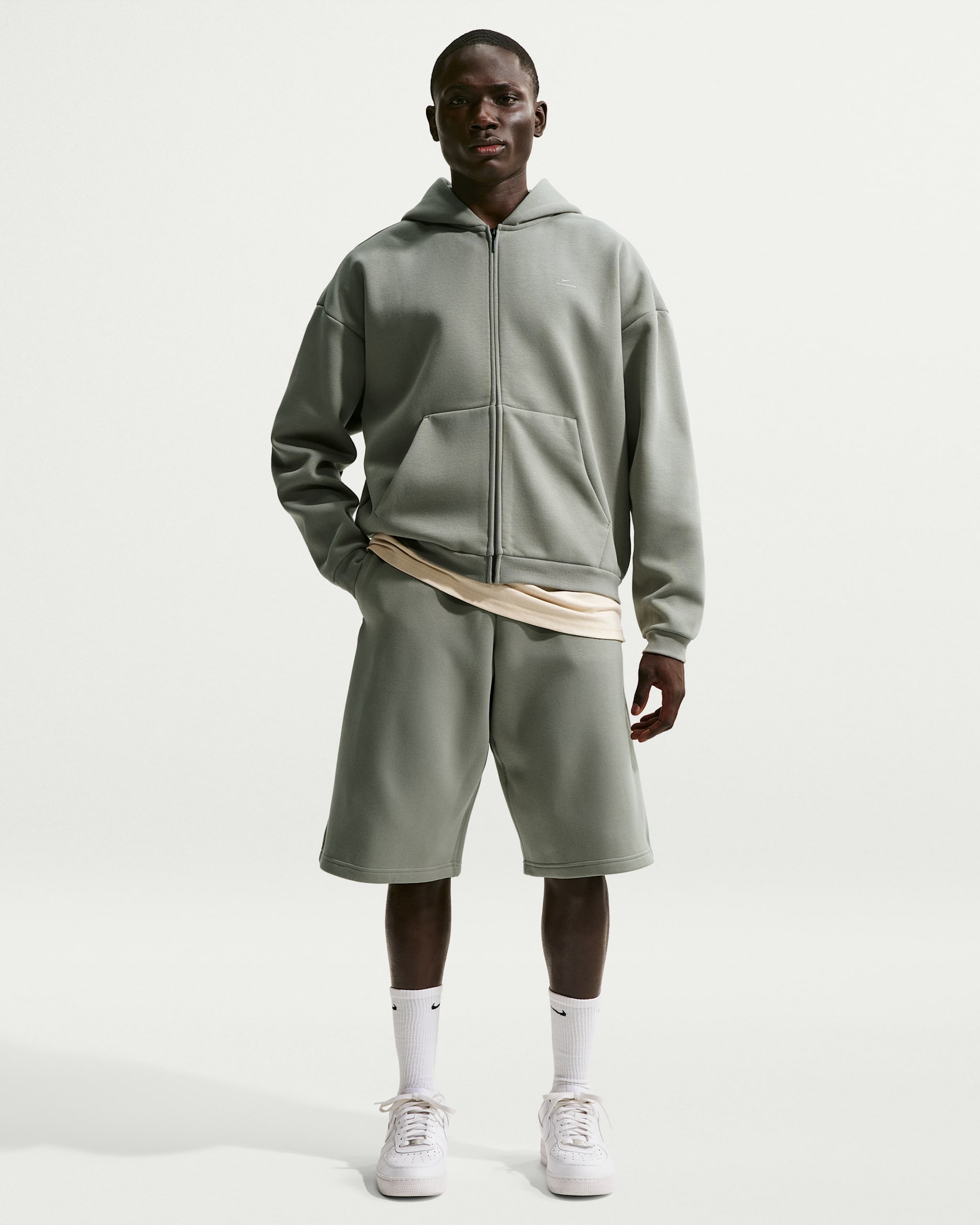 Pánské flísové basketbalové 36cm kraťasy Nike Standard Issue Therma-FIT - Dark Stucco/Pale Ivory