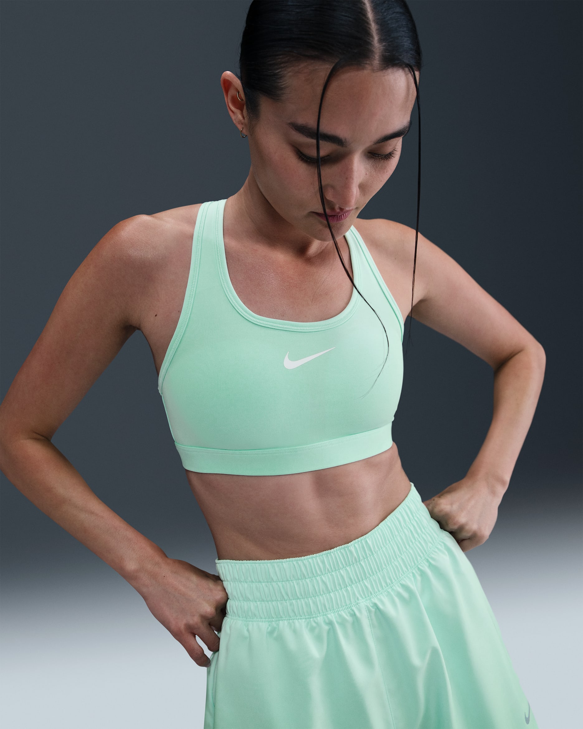 ナイキ スウッシュ ミディアムサポート ウィメンズ パッディド スポーツブラ - ミントフォーム/ホワイト