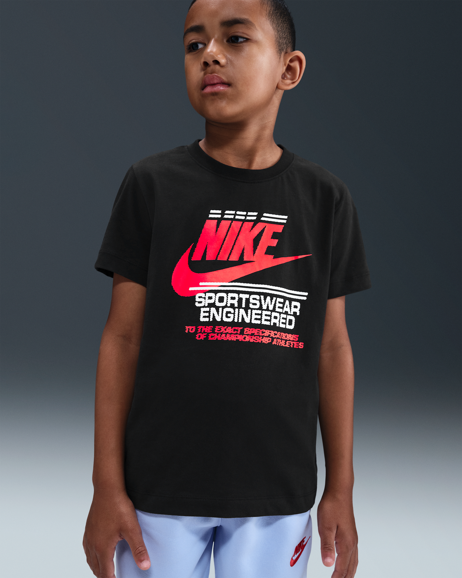 Playera para niños talla grande Nike Sportswear - Negro